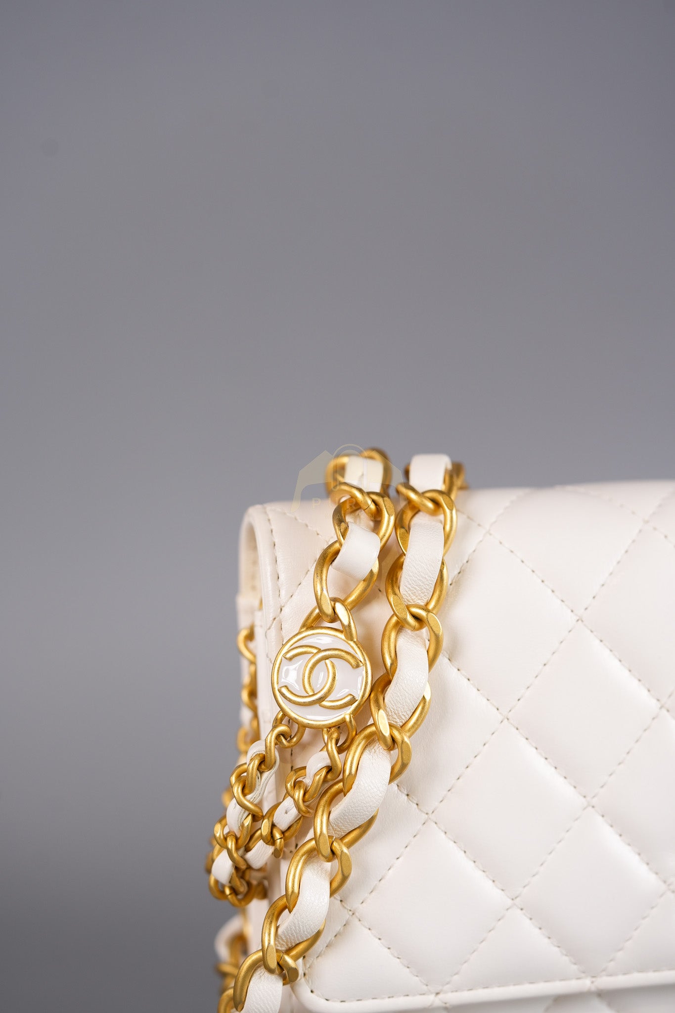 Wallet On Chain (WOC) Double Chain in White Lambskin Leather and Aged Gold Hardware (Microchip) | Purse Maison Luxury Bags Shop
