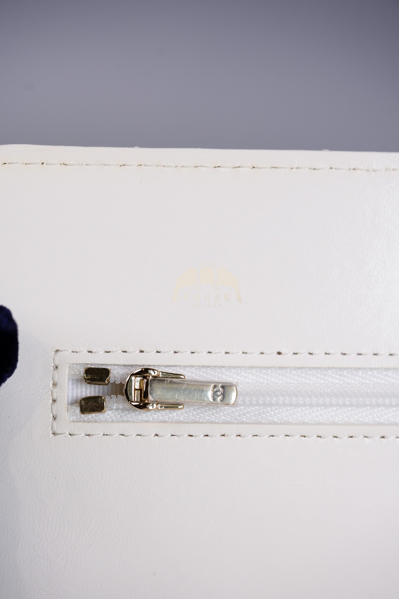 Wallet On Chain (WOC) Double Chain in White Lambskin Leather and Aged Gold Hardware (Microchip) | Purse Maison Luxury Bags Shop