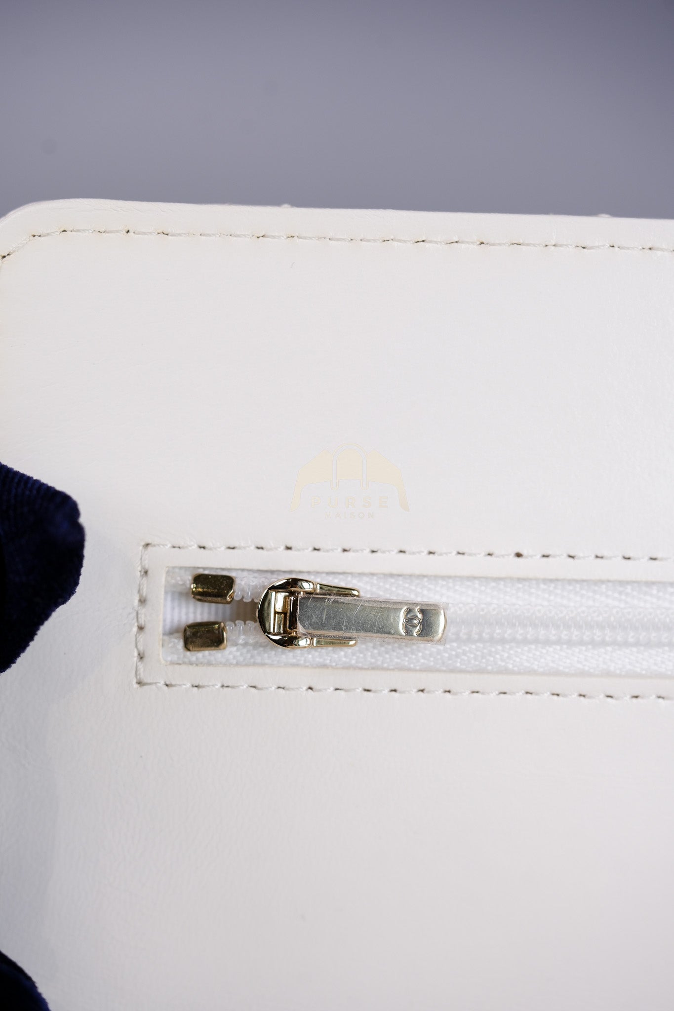 Wallet On Chain (WOC) Double Chain in White Lambskin Leather and Aged Gold Hardware (Microchip) | Purse Maison Luxury Bags Shop