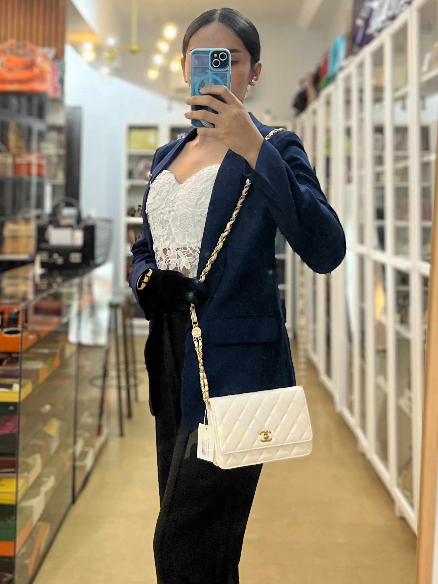 Wallet On Chain (WOC) Double Chain in White Lambskin Leather and Aged Gold Hardware (Microchip) | Purse Maison Luxury Bags Shop