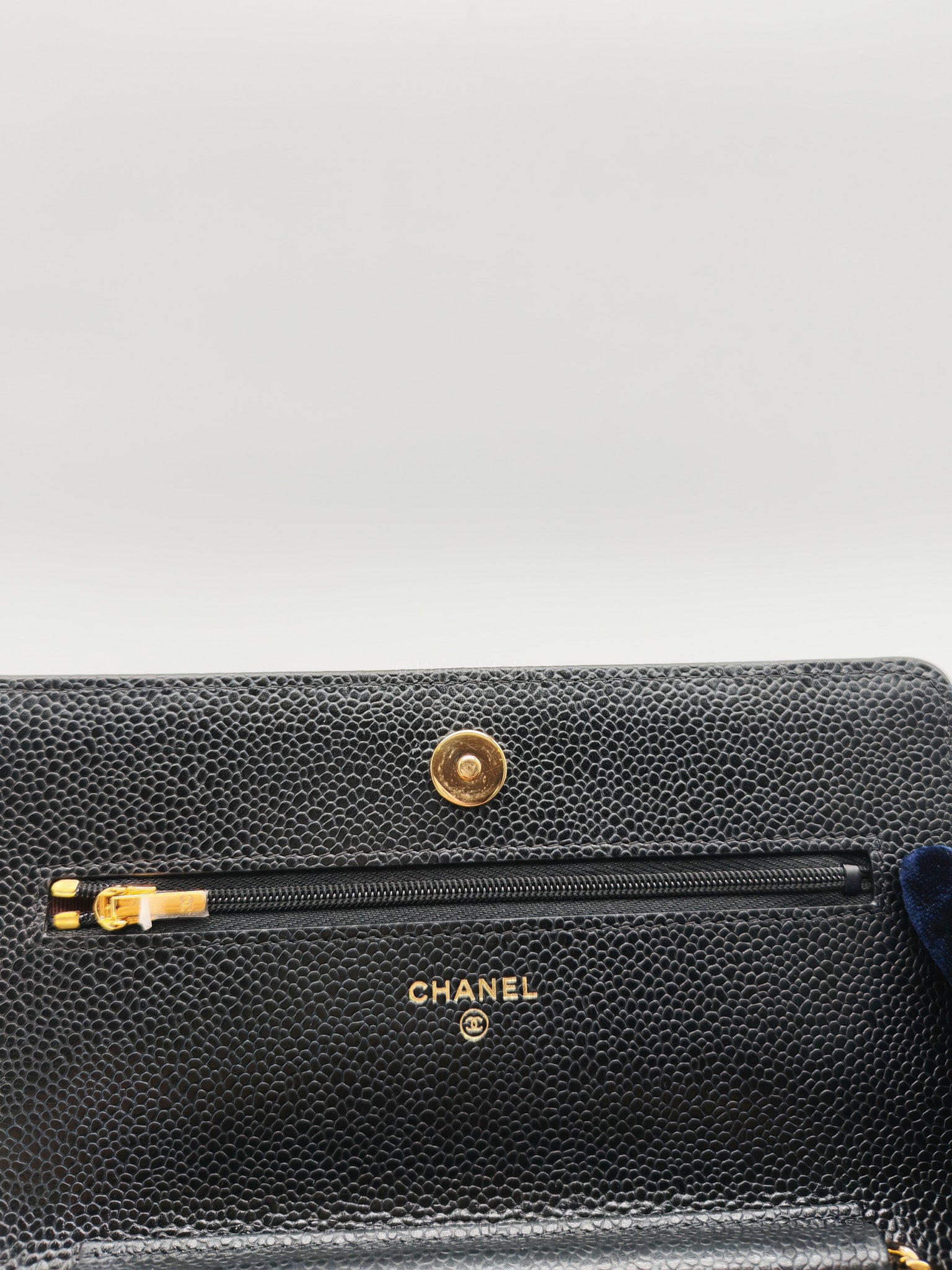 Wallet On Chain (WOC) in Black Caviar Leather and Gold Hardware (Microchip) | Purse Maison Luxury Bags Shop