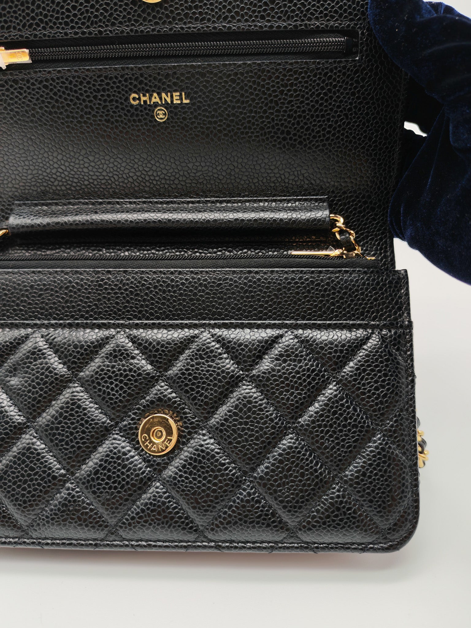 Wallet On Chain (WOC) in Black Caviar Leather and Gold Hardware (Microchip) | Purse Maison Luxury Bags Shop