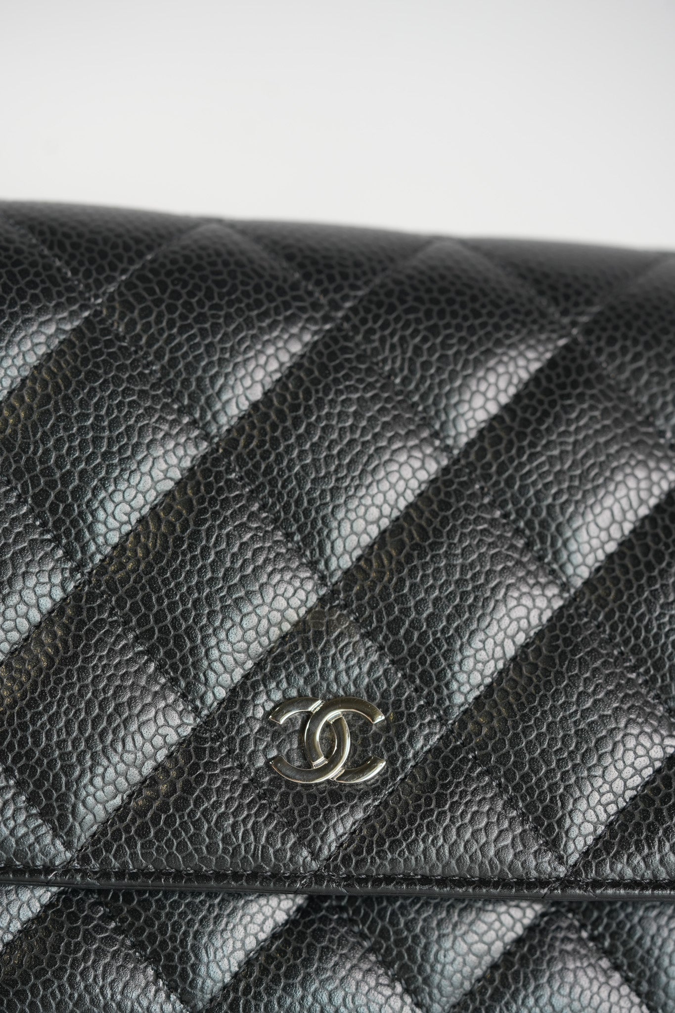 Wallet On Chain (WOC) in Quilted Caviar Leather and Silver Hardware (Microchip) | Purse Maison Luxury Bags Shop