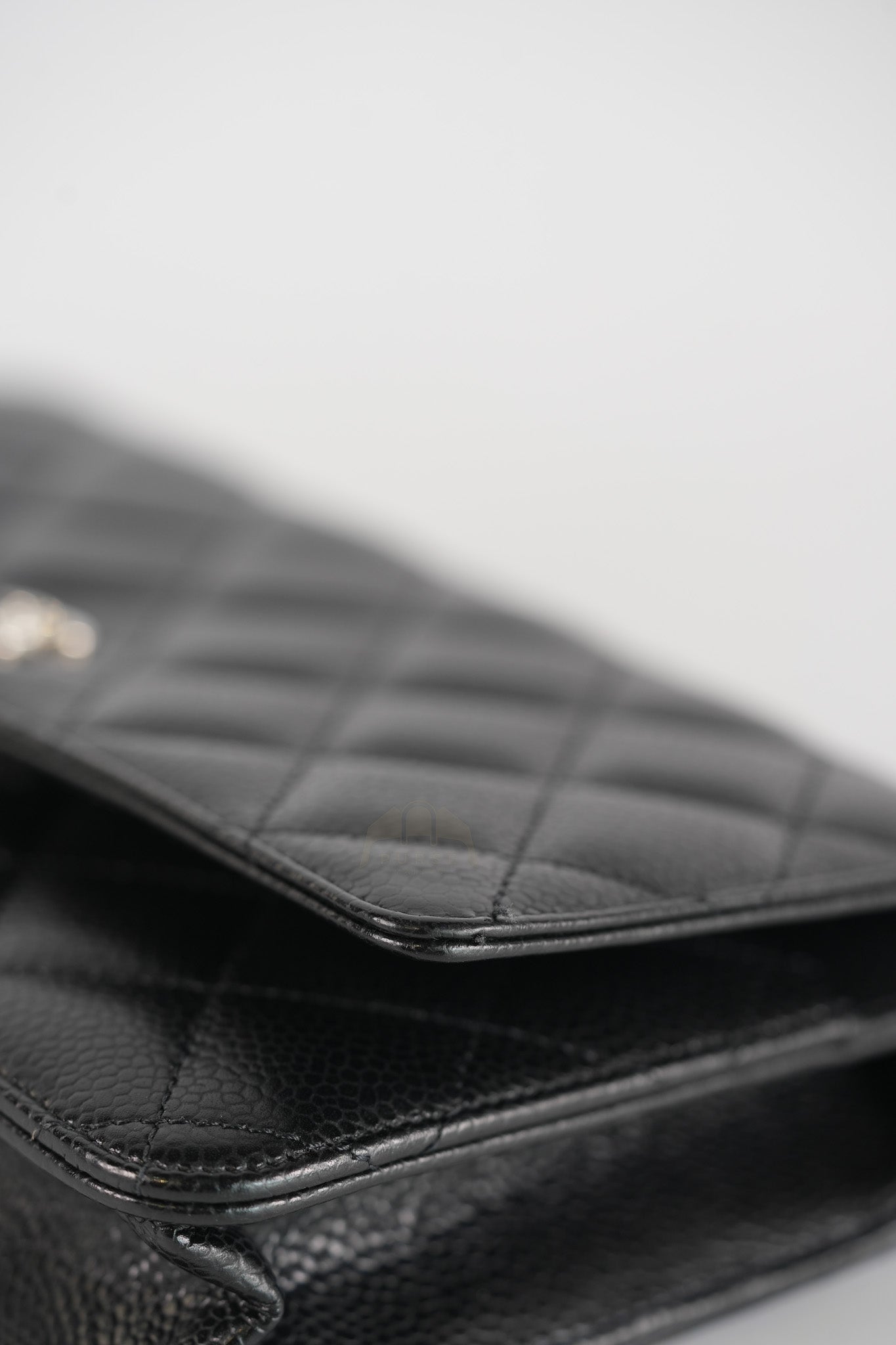 Wallet On Chain (WOC) in Quilted Caviar Leather and Silver Hardware (Microchip) | Purse Maison Luxury Bags Shop
