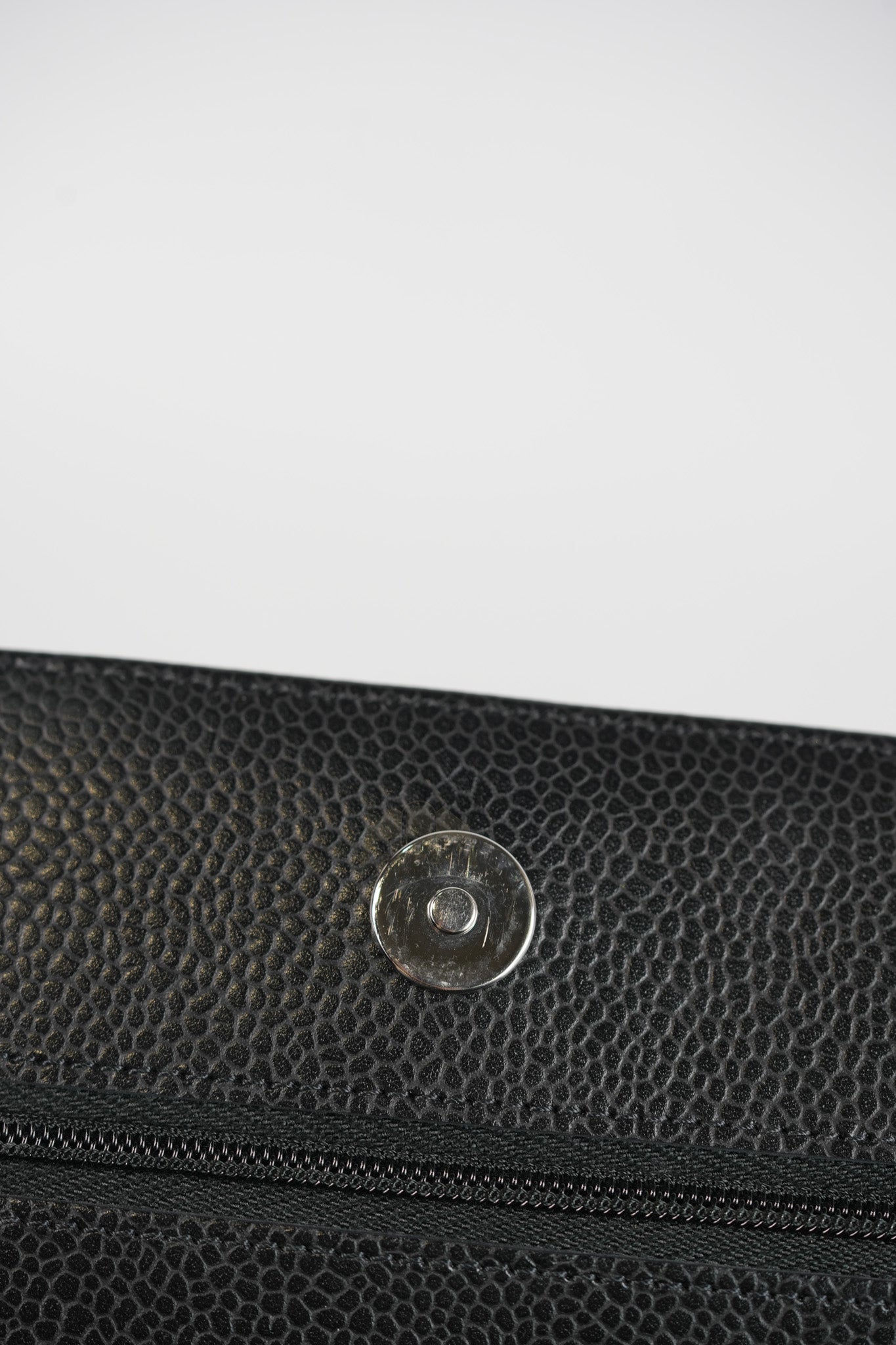 Wallet On Chain (WOC) in Quilted Caviar Leather and Silver Hardware (Microchip) | Purse Maison Luxury Bags Shop