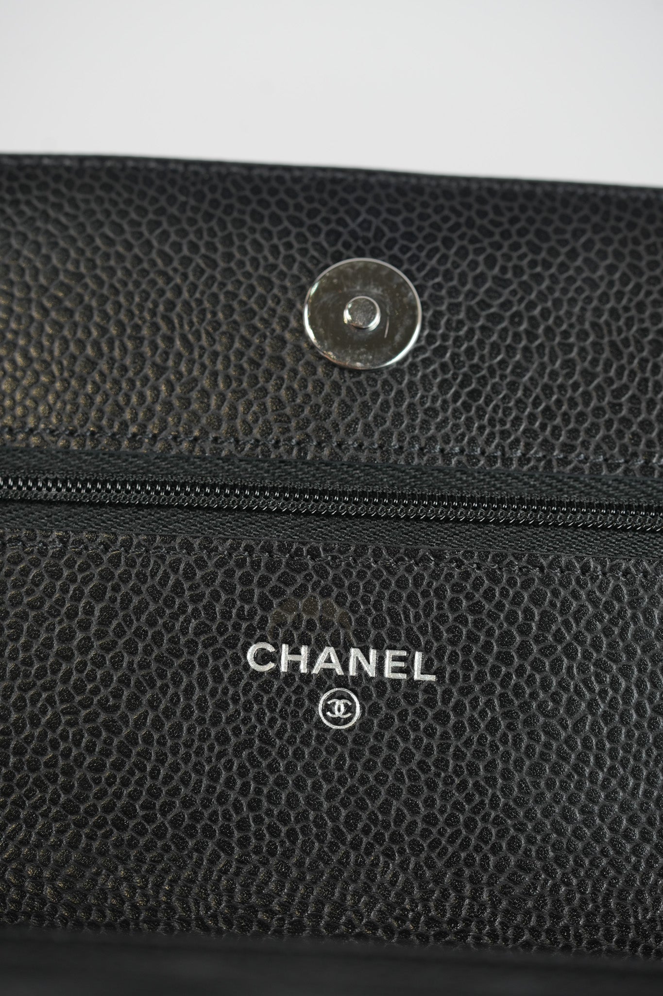 Wallet On Chain (WOC) in Quilted Caviar Leather and Silver Hardware (Microchip) | Purse Maison Luxury Bags Shop