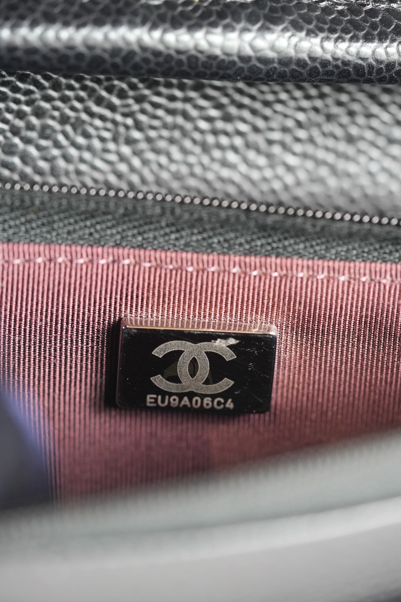 Wallet On Chain (WOC) in Quilted Caviar Leather and Silver Hardware (Microchip) | Purse Maison Luxury Bags Shop