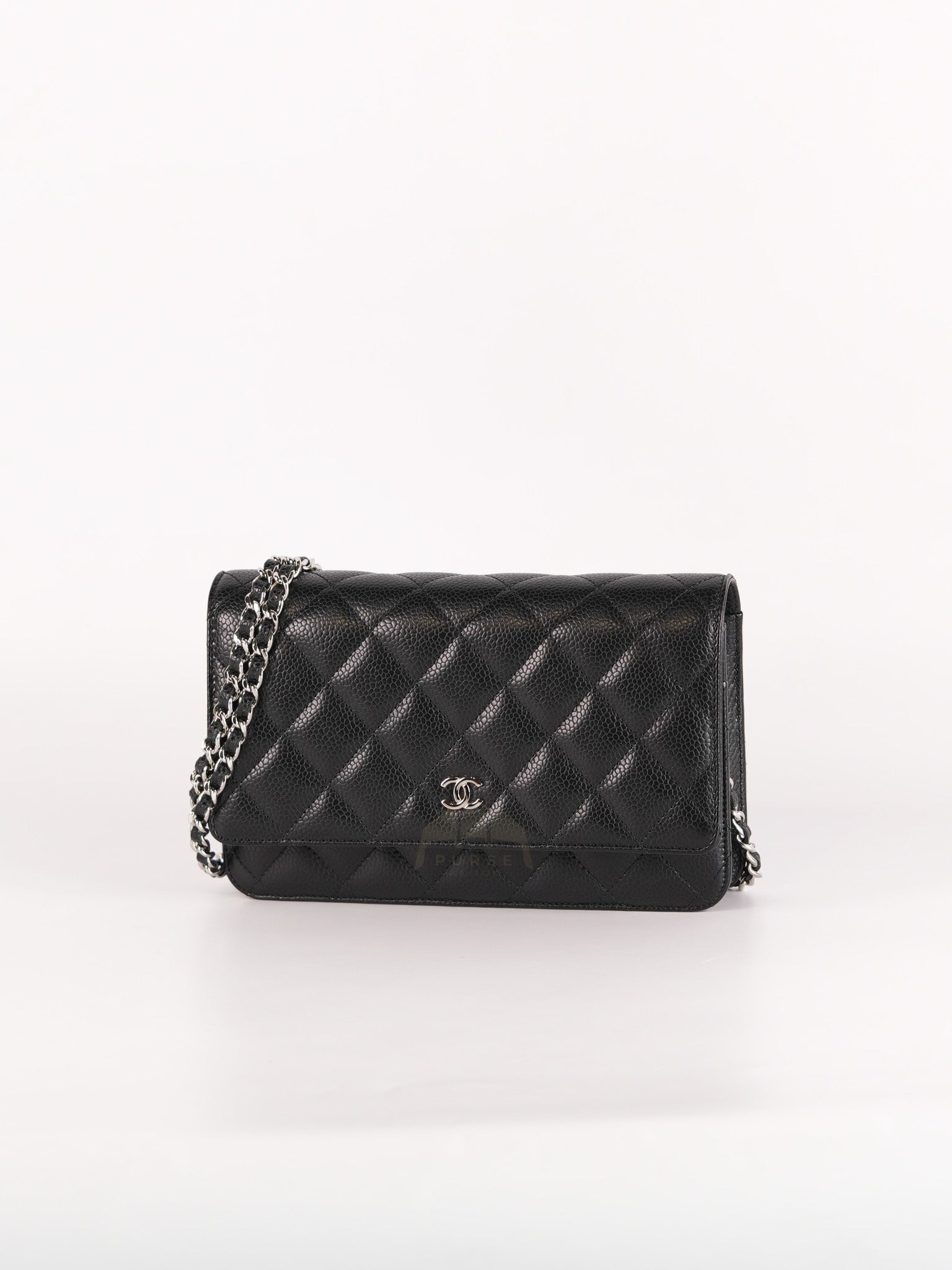 Wallet On Chain (WOC) in Quilted Caviar Leather and Silver Hardware (Microchip) | Purse Maison Luxury Bags Shop