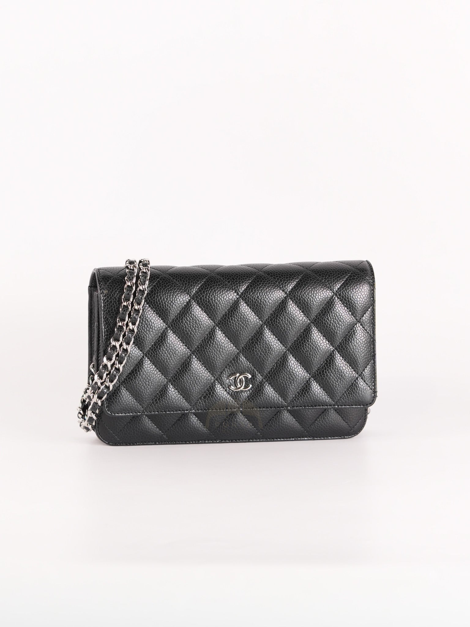 Wallet On Chain (WOC) in Quilted Caviar Leather and Silver Hardware (Microchip) | Purse Maison Luxury Bags Shop