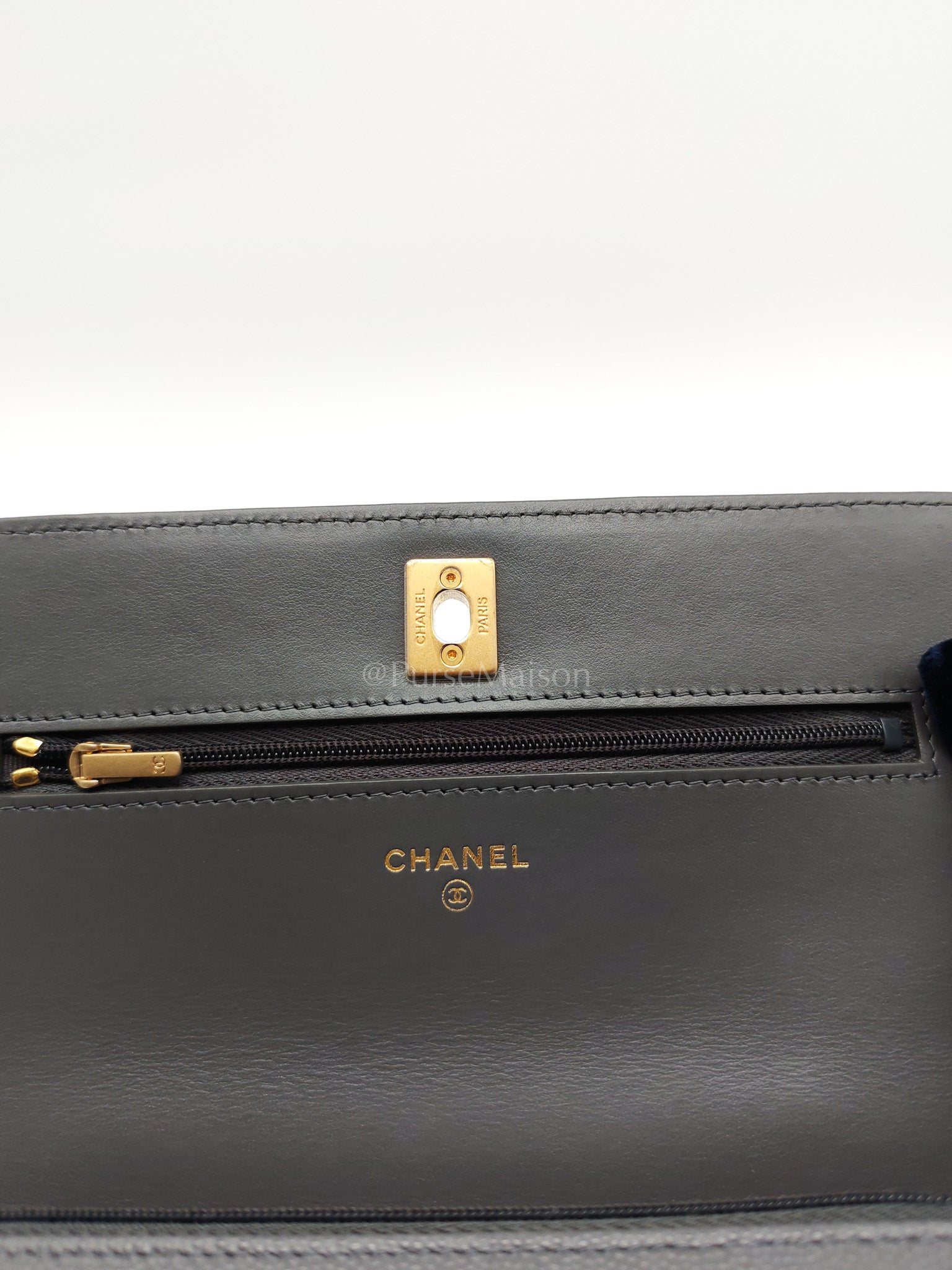 Wallet on Chain (WOC) Top Handle in Gray Quilted Caviar Leather and Aged Gold Hardware (Microchip) | Purse Maison Luxury Bags Shop