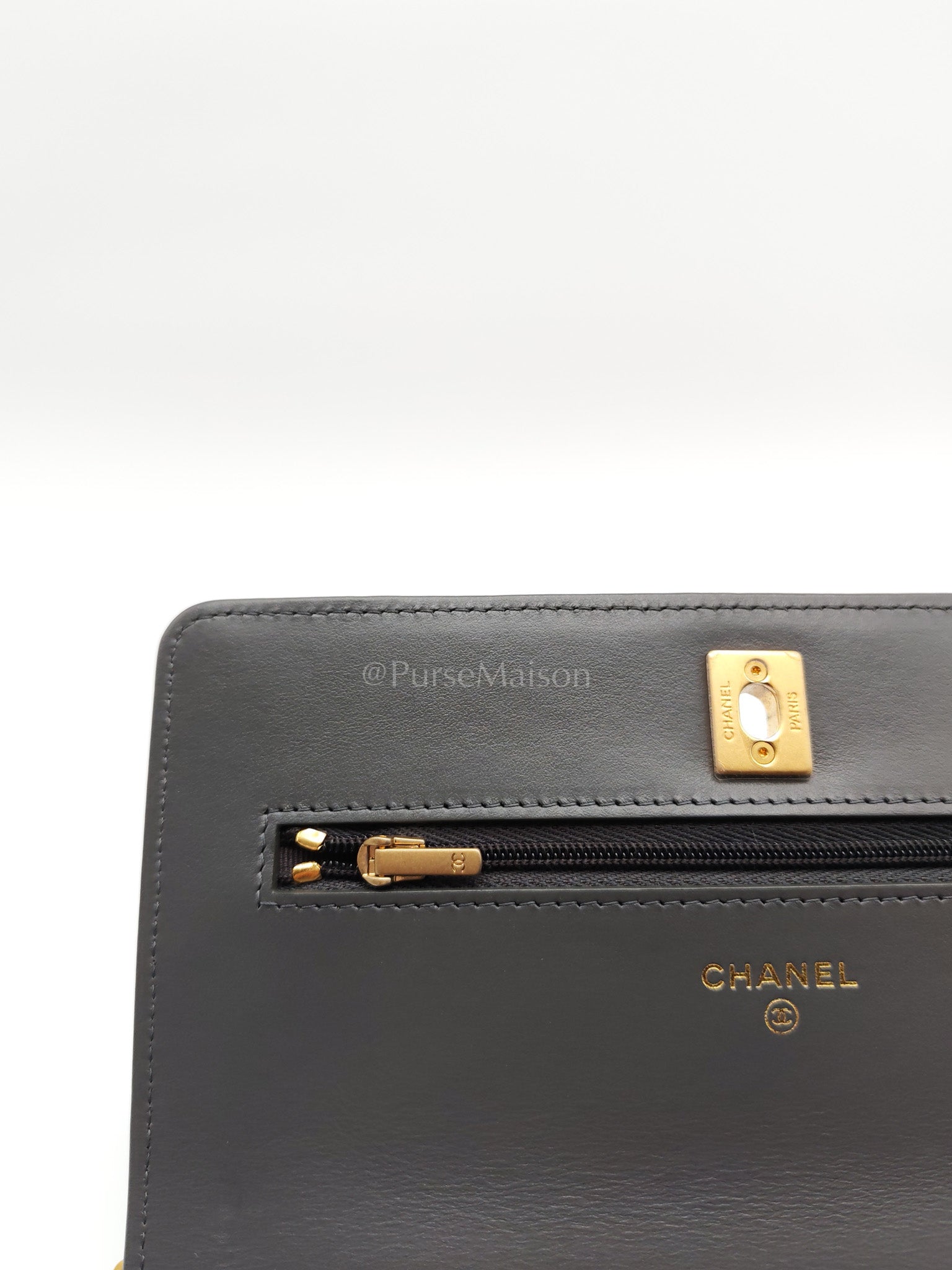 Wallet on Chain (WOC) Top Handle in Gray Quilted Caviar Leather and Aged Gold Hardware (Microchip) | Purse Maison Luxury Bags Shop