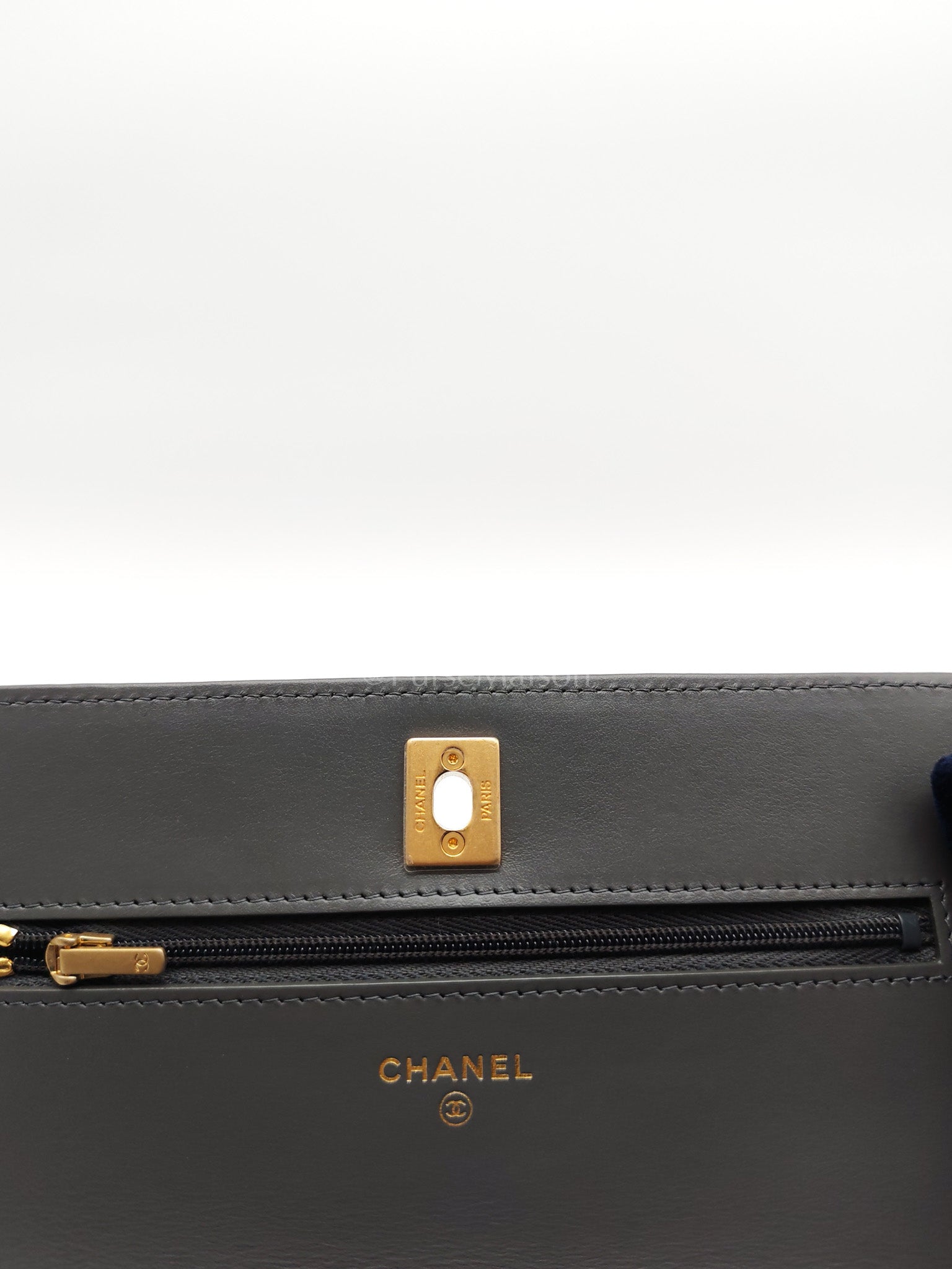 Wallet on Chain (WOC) Top Handle in Gray Quilted Caviar Leather and Aged Gold Hardware (Microchip) | Purse Maison Luxury Bags Shop