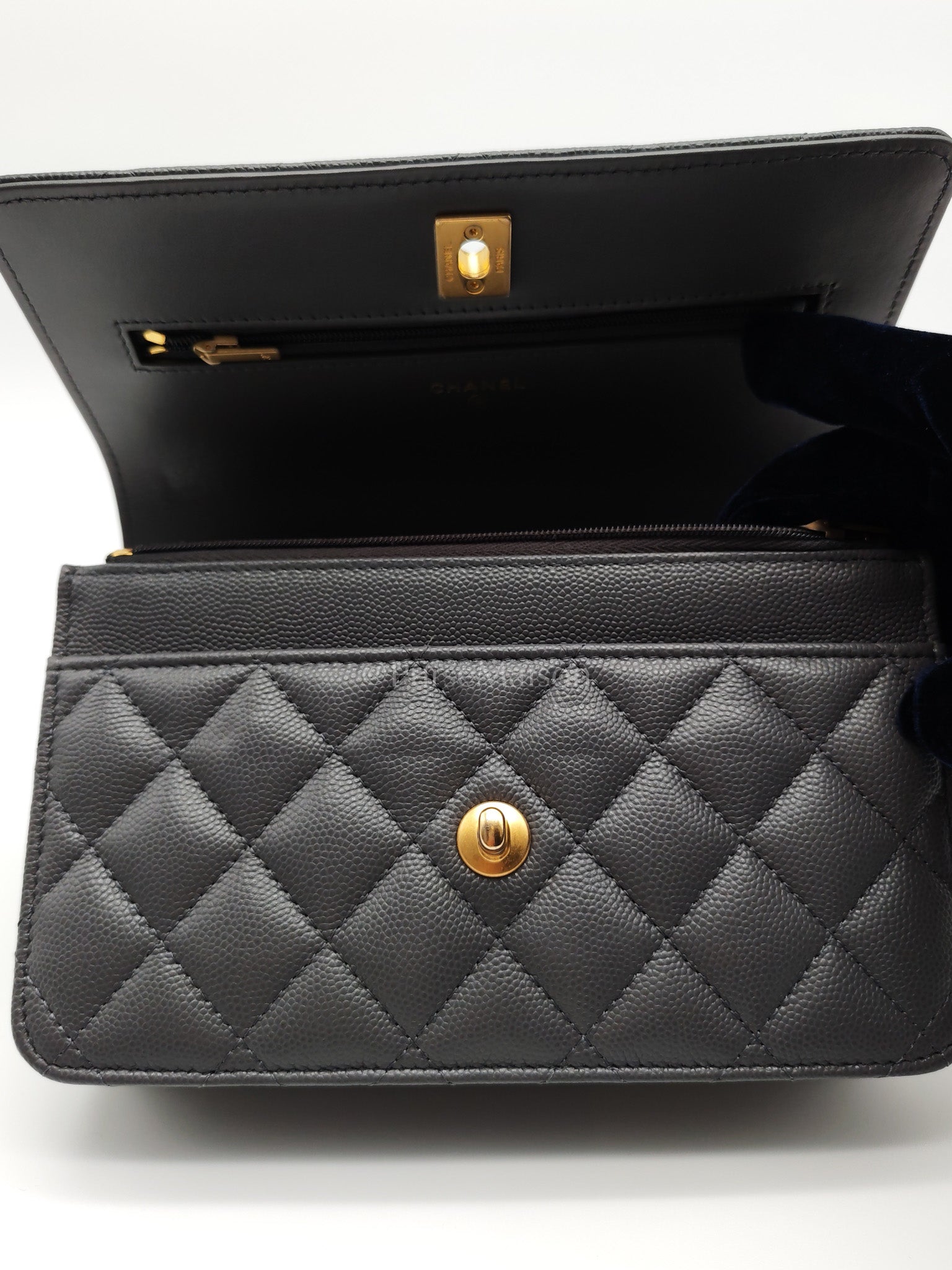 Wallet on Chain (WOC) Top Handle in Gray Quilted Caviar Leather and Aged Gold Hardware (Microchip) | Purse Maison Luxury Bags Shop