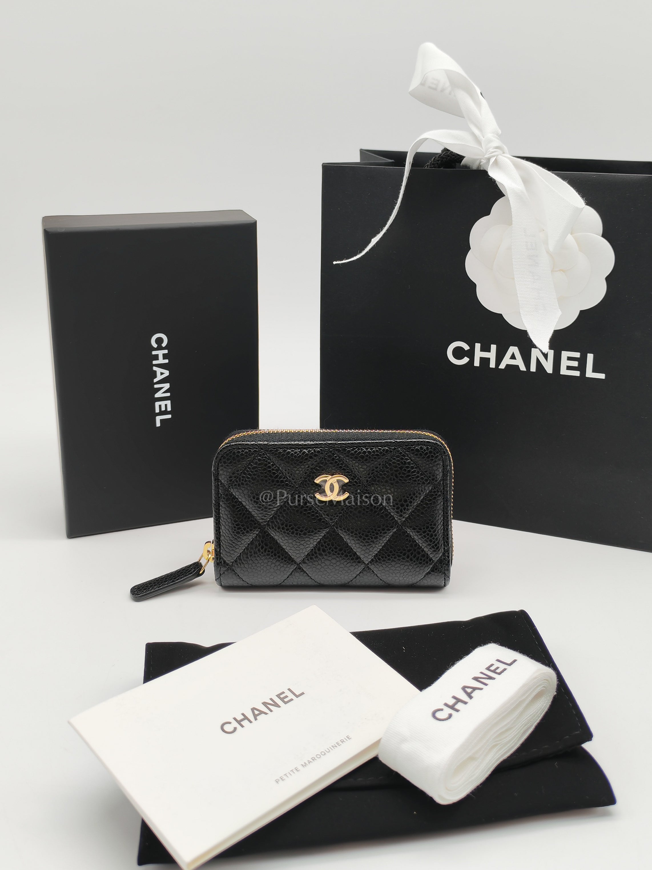 Zipped Card Holder in Black Caviar Leather and Gold Hardware (Microchip) | Purse Maison Luxury Bags Shop