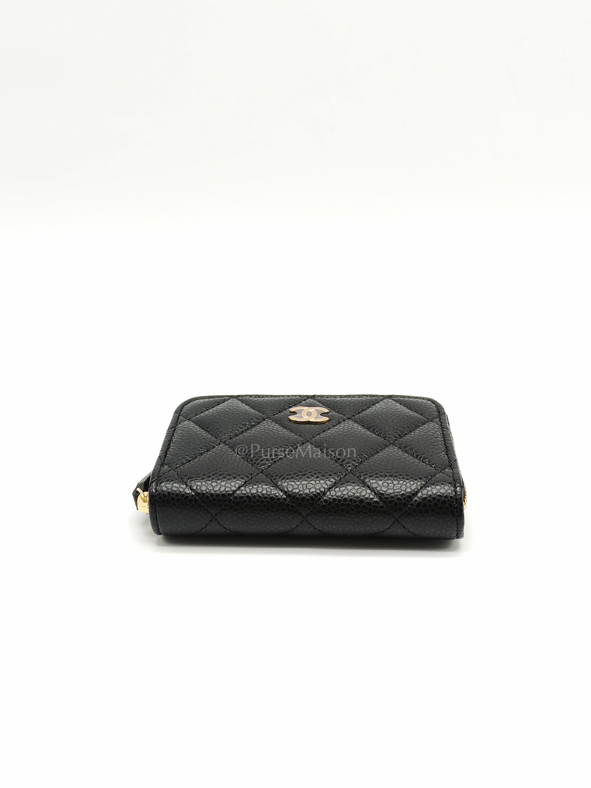 Zipped Card Holder in Black Caviar Leather and Gold Hardware (Microchip) | Purse Maison Luxury Bags Shop