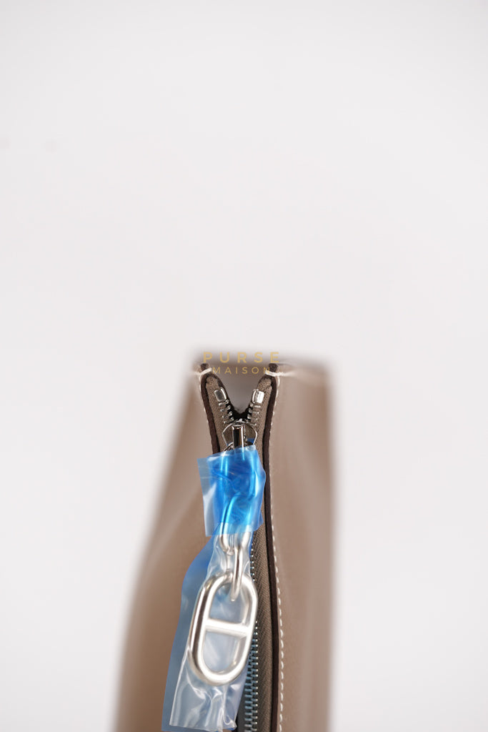 Zipped Case Zipengo GM Pouch in Etoupe Evercolor Leather & Palladium Hardware Stamp K (2025) | Purse Maison Luxury Bags Shop