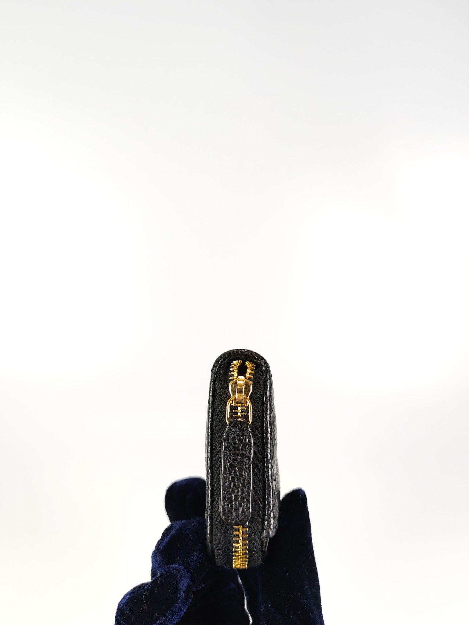 Zippy Card Holder in Black Caviar Leather and Gold Hardware (Microchip) | Purse Maison Luxury Bags Shop