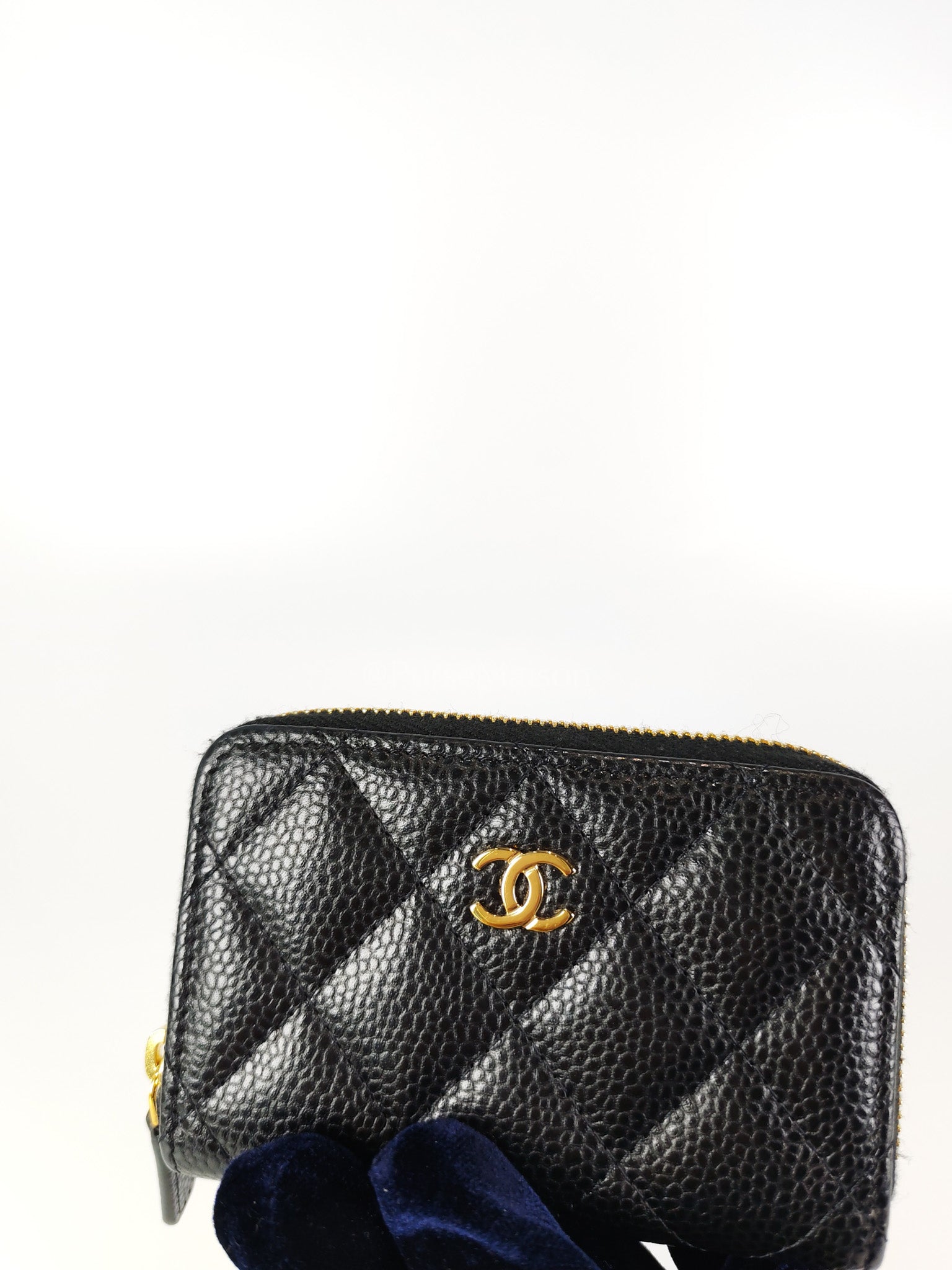 Zippy Card Holder in Black Caviar Leather and Gold Hardware (Microchip) | Purse Maison Luxury Bags Shop