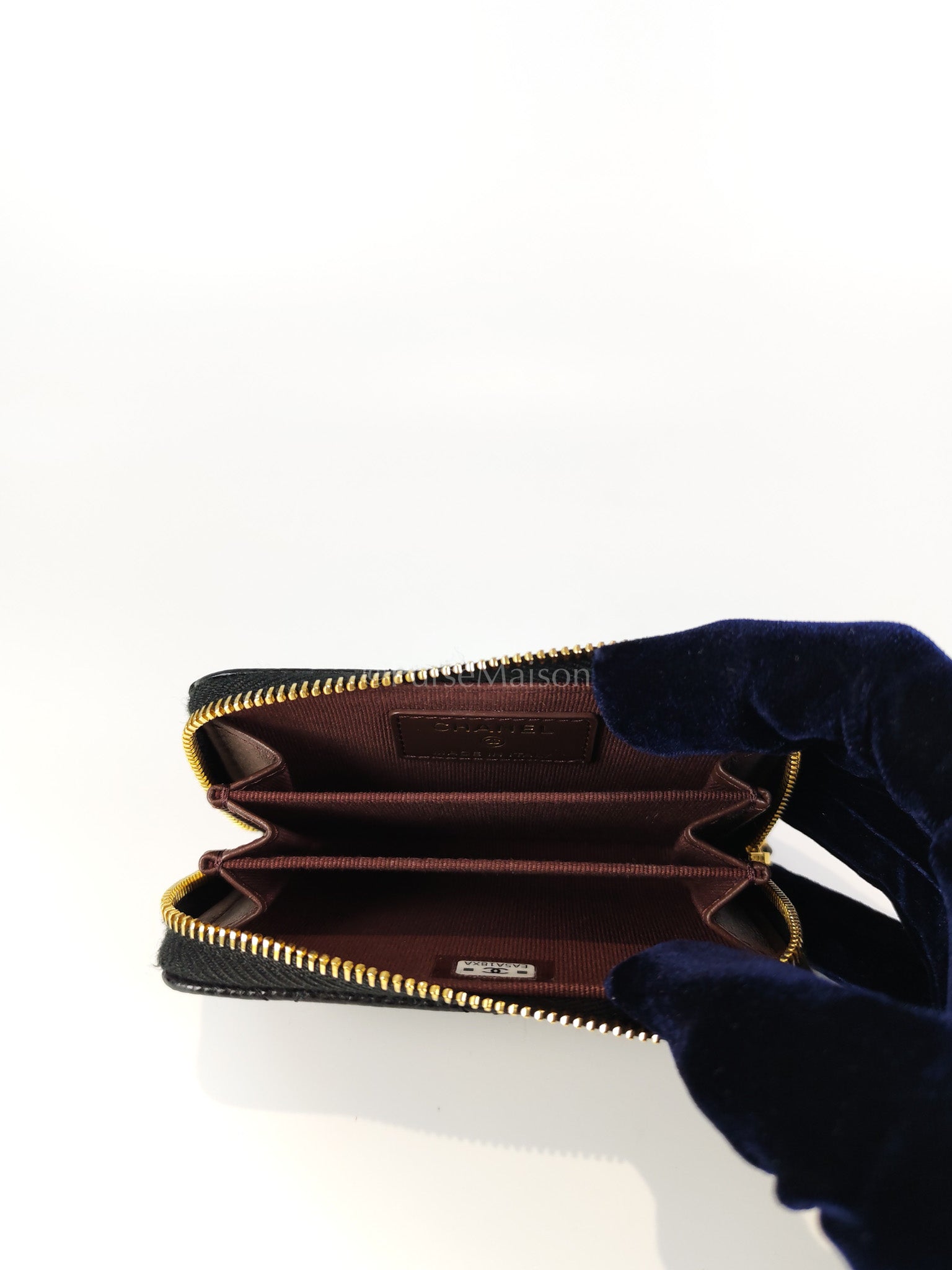 Zippy Card Holder in Black Caviar Leather and Gold Hardware (Microchip) | Purse Maison Luxury Bags Shop
