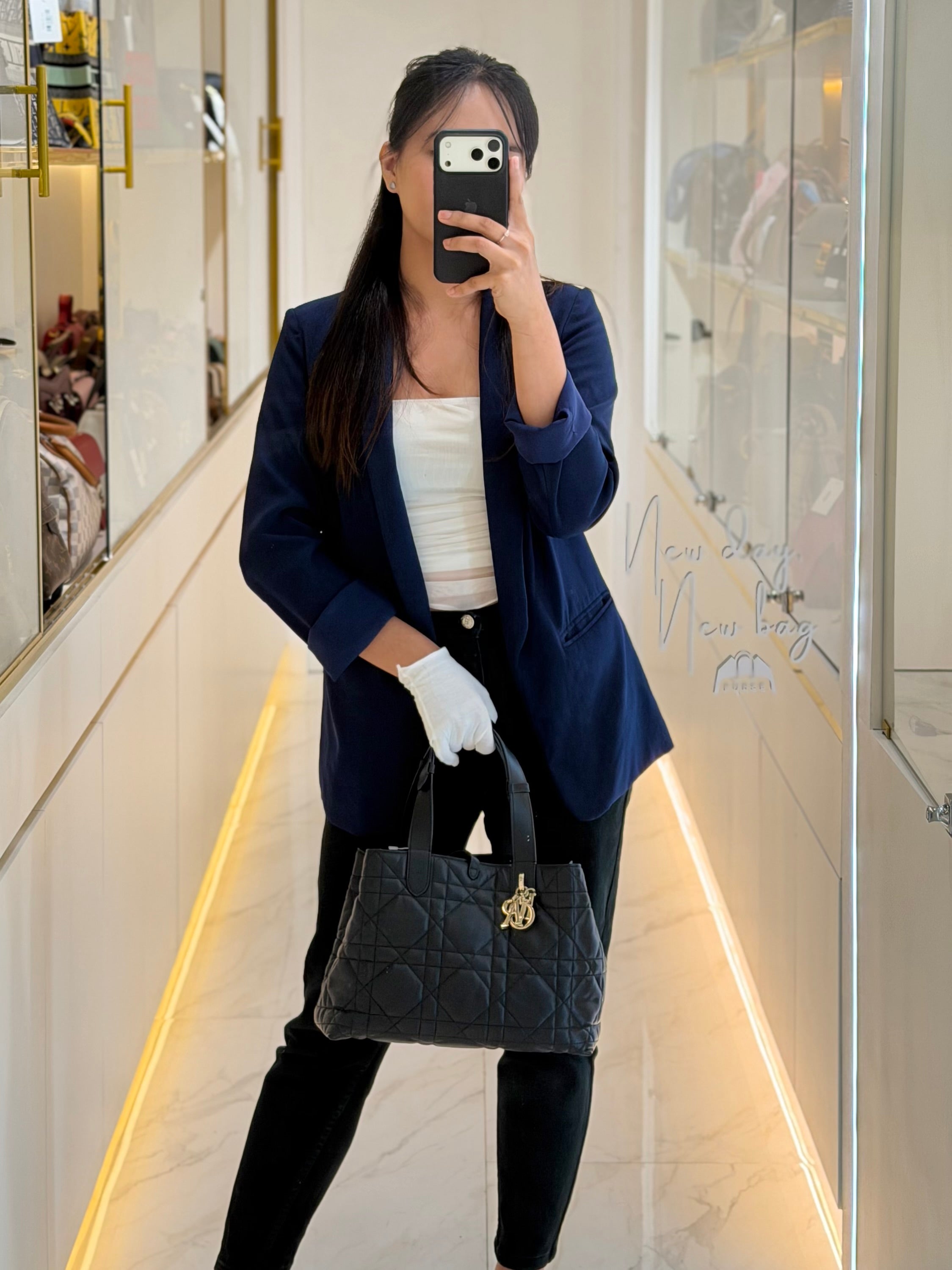 Toujours Medium in Black Lambskin Leather Hand Bag