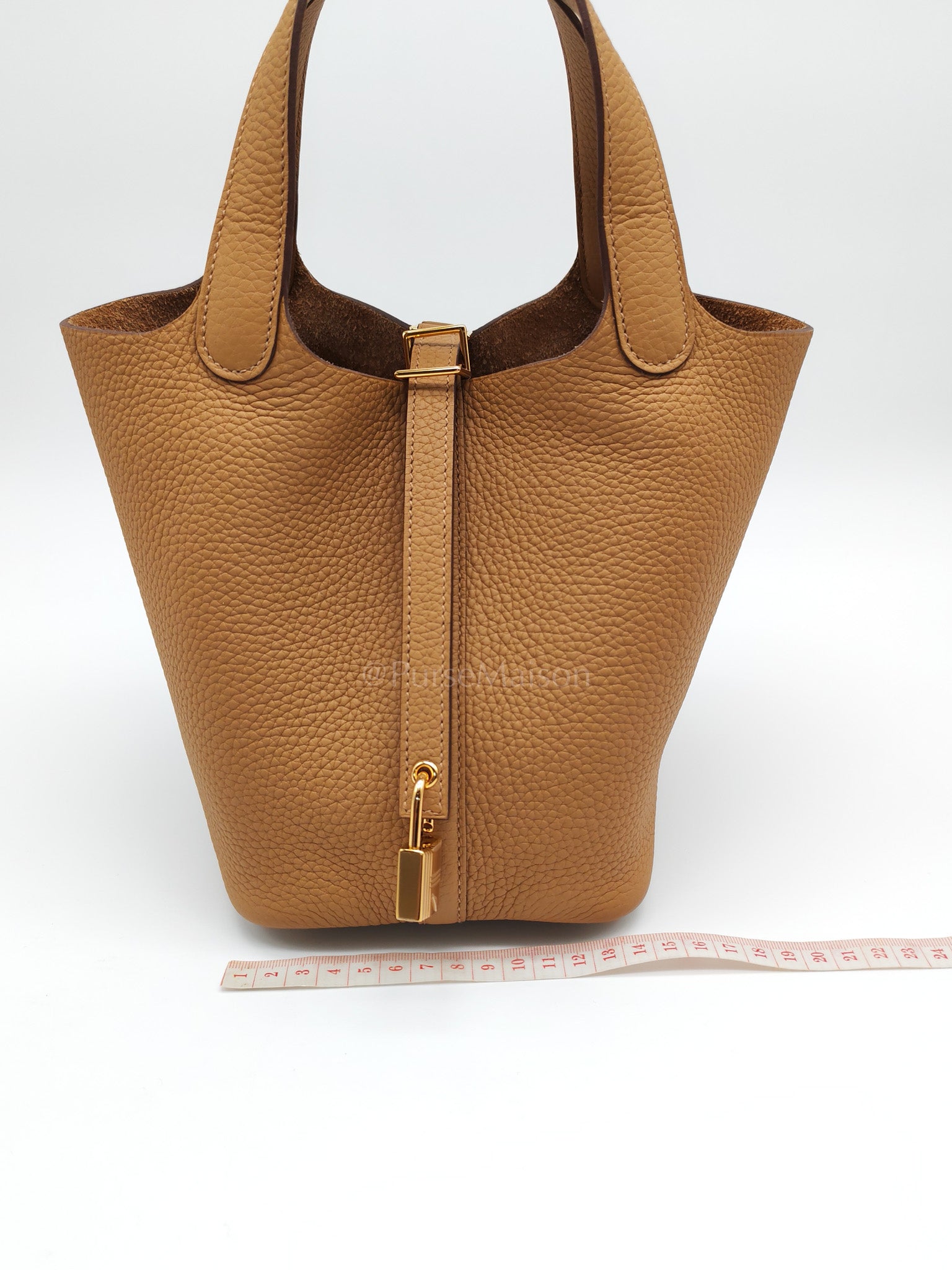 Picotin 18 in Biscuit Taurillon Clemence Leather and Gold Hardware Stamp B(2023)