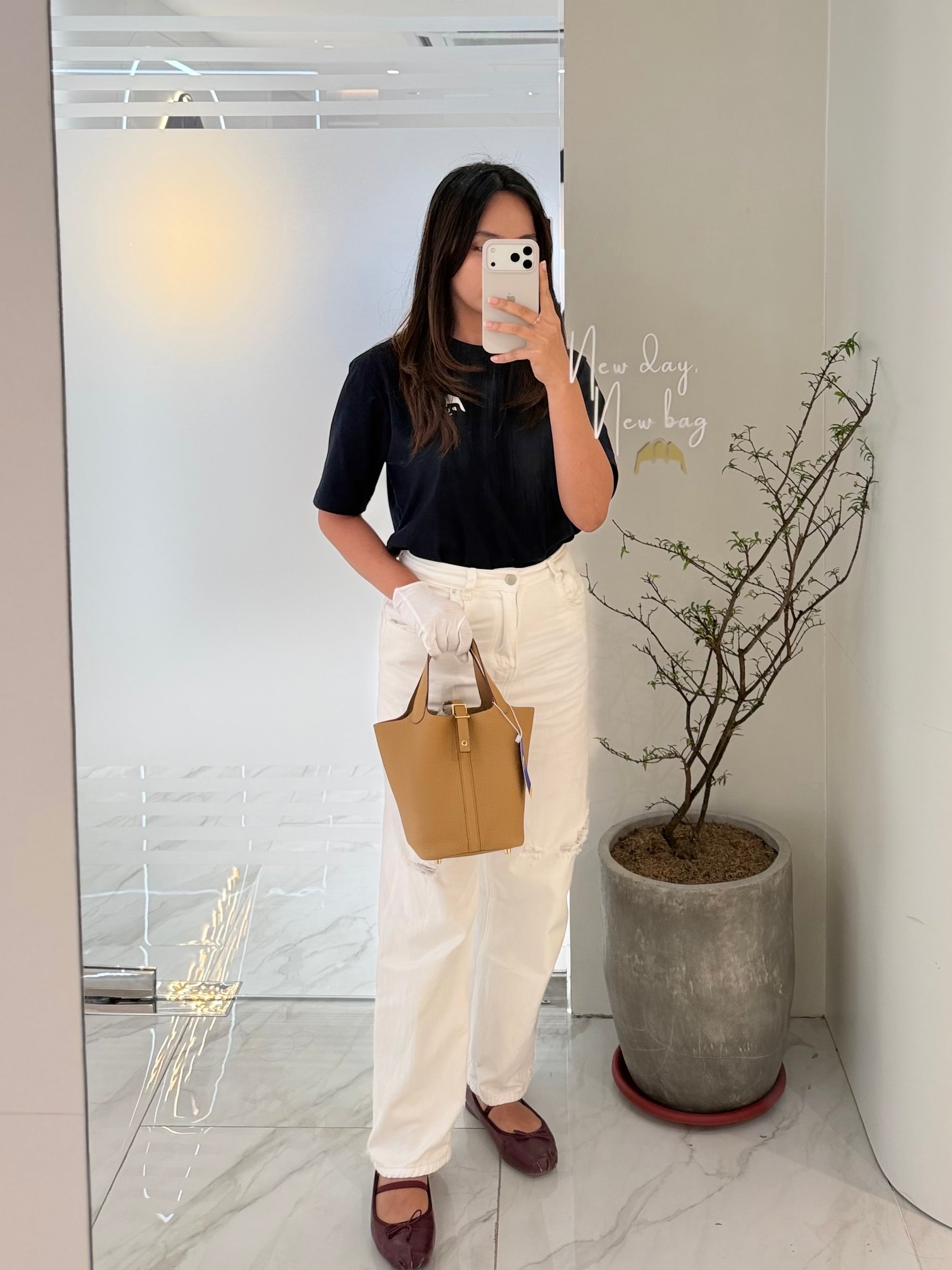 Picotin 18 in Biscuit Taurillon Clemence Leather and Gold Hardware Stamp B(2023)