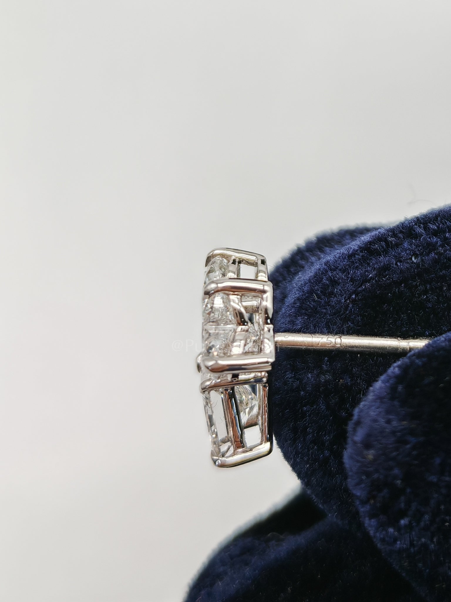 18k 2.78gms. 3cts. VS1 to VVS1 (Clarity) E to H (Color) Natural Diamond White Gold Earrings | Purse Maison Luxury Bags Shop