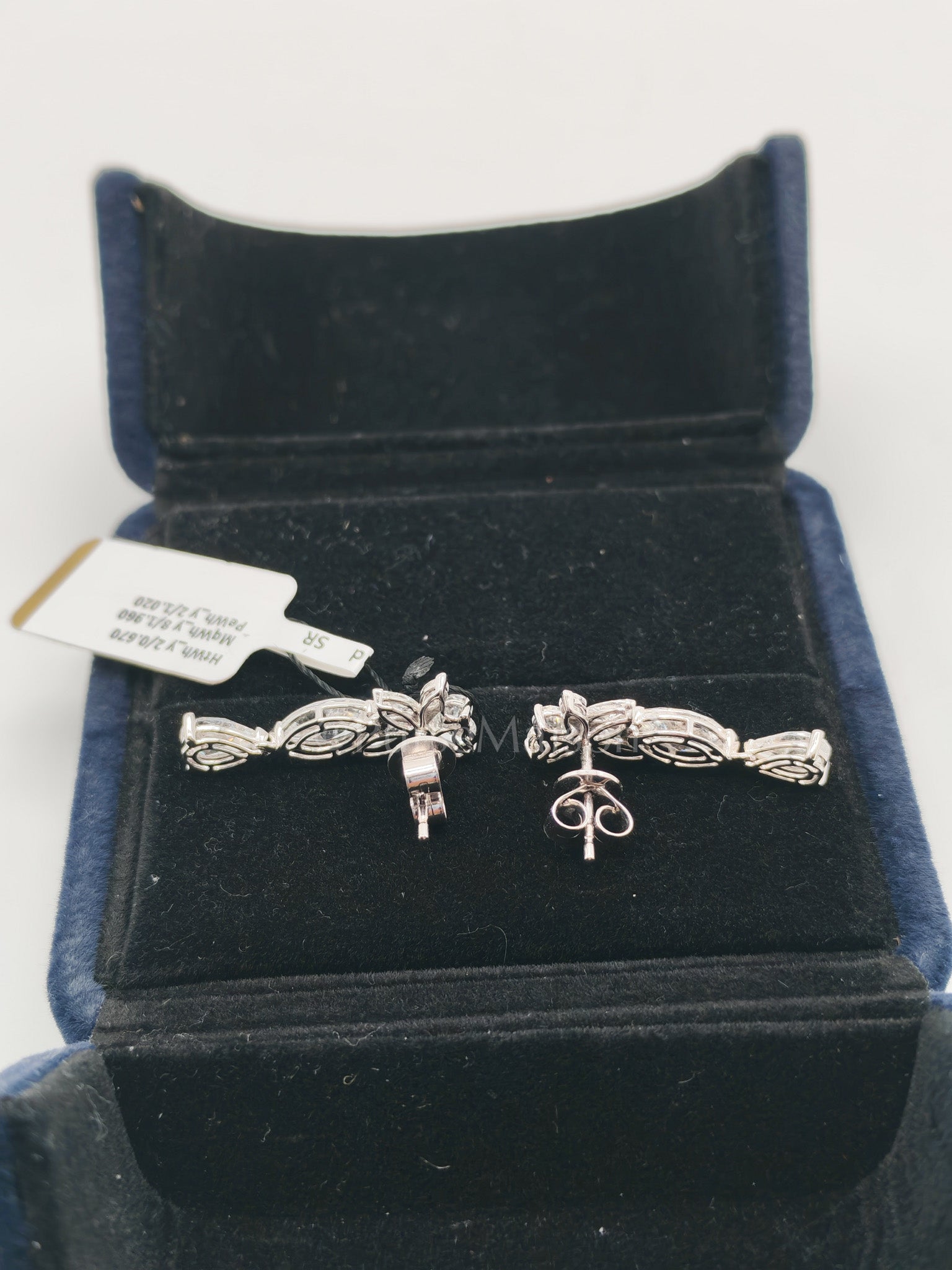 18k 3.21gms 3.65cts VS1 to VVS1 (Clarity) E to H (Color) Natural Diamond White Gold Earrings | Purse Maison Luxury Bags Shop