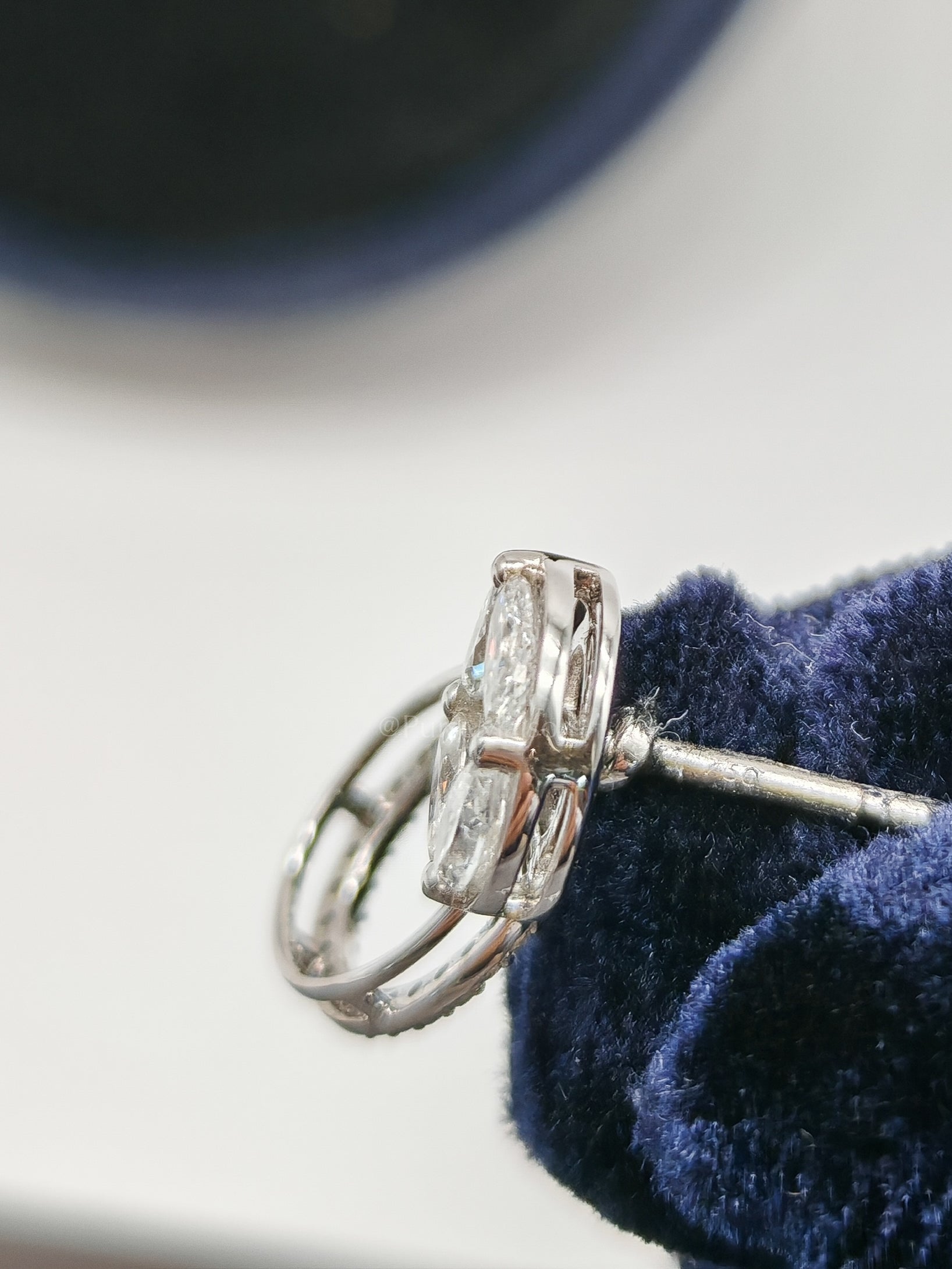 18k 3.39gms 1.52cts VS1 to VVS1 (Clarity) E to H (Color) Natural Diamond White Gold Earrings | Purse Maison Luxury Bags Shop