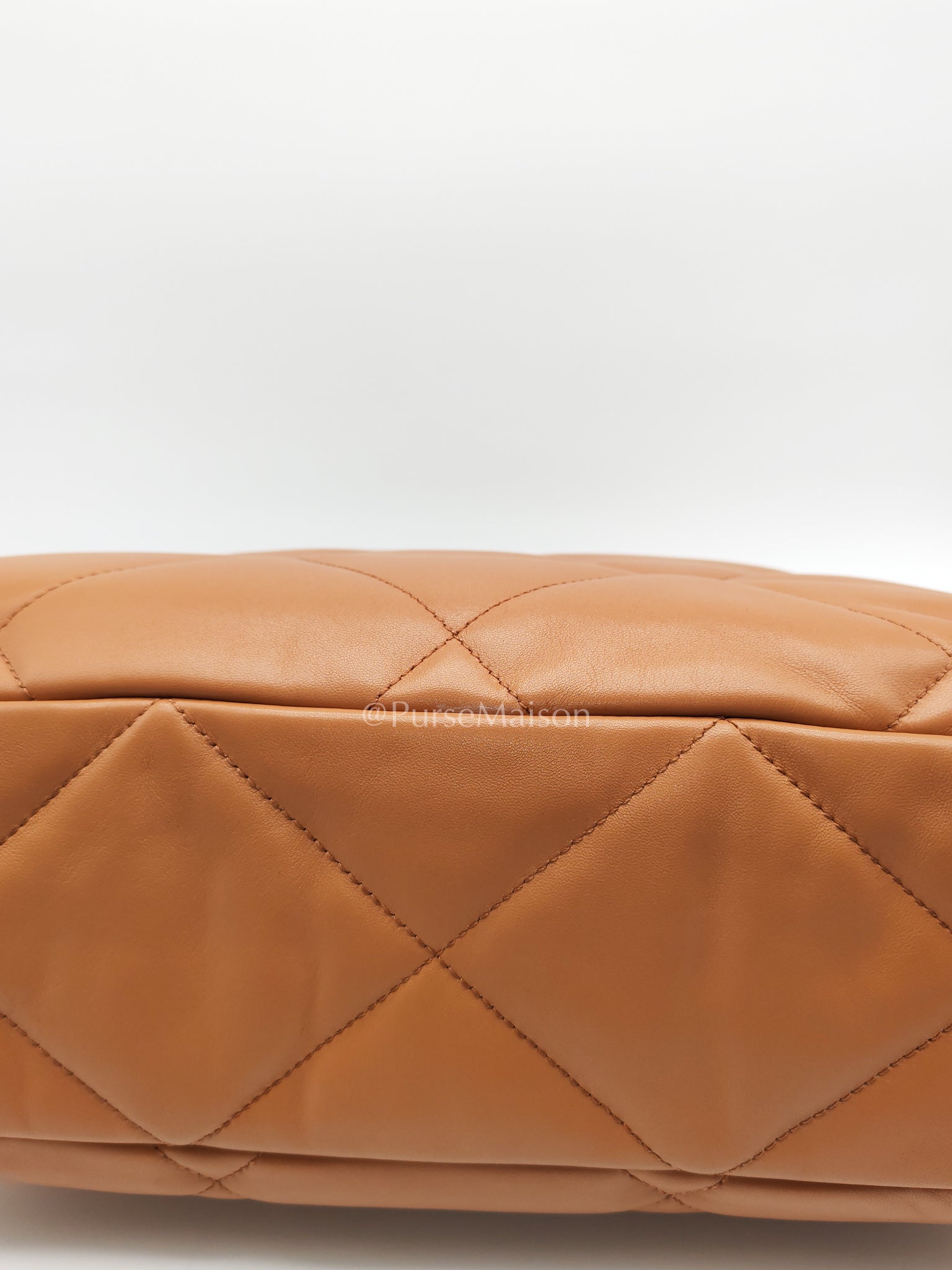 19 Maxi in Caramel Lambskin Leather and Mixed Hardware (Microchip) | Purse Maison Luxury Bags Shop