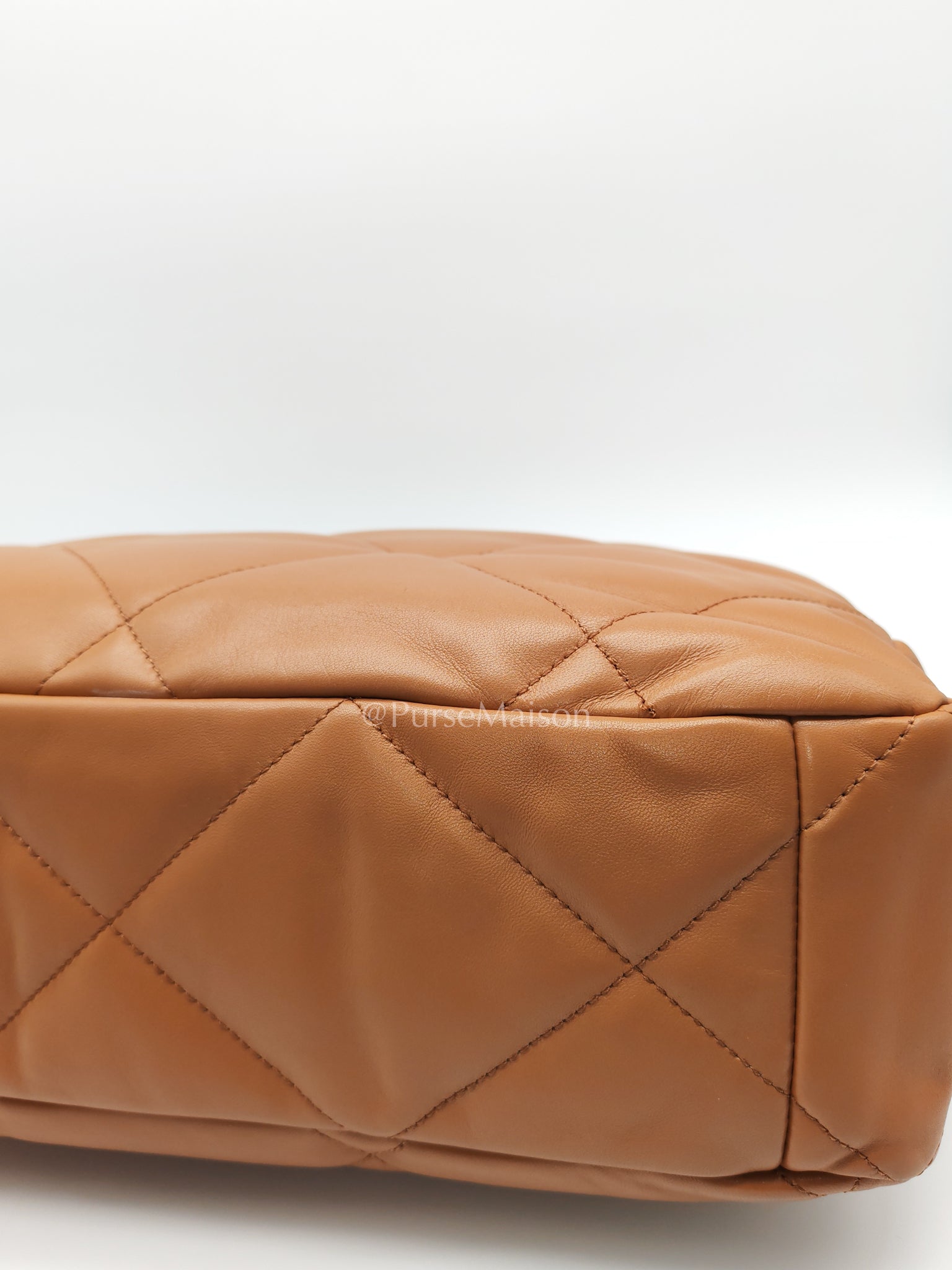 19 Maxi in Caramel Lambskin Leather and Mixed Hardware (Microchip) | Purse Maison Luxury Bags Shop