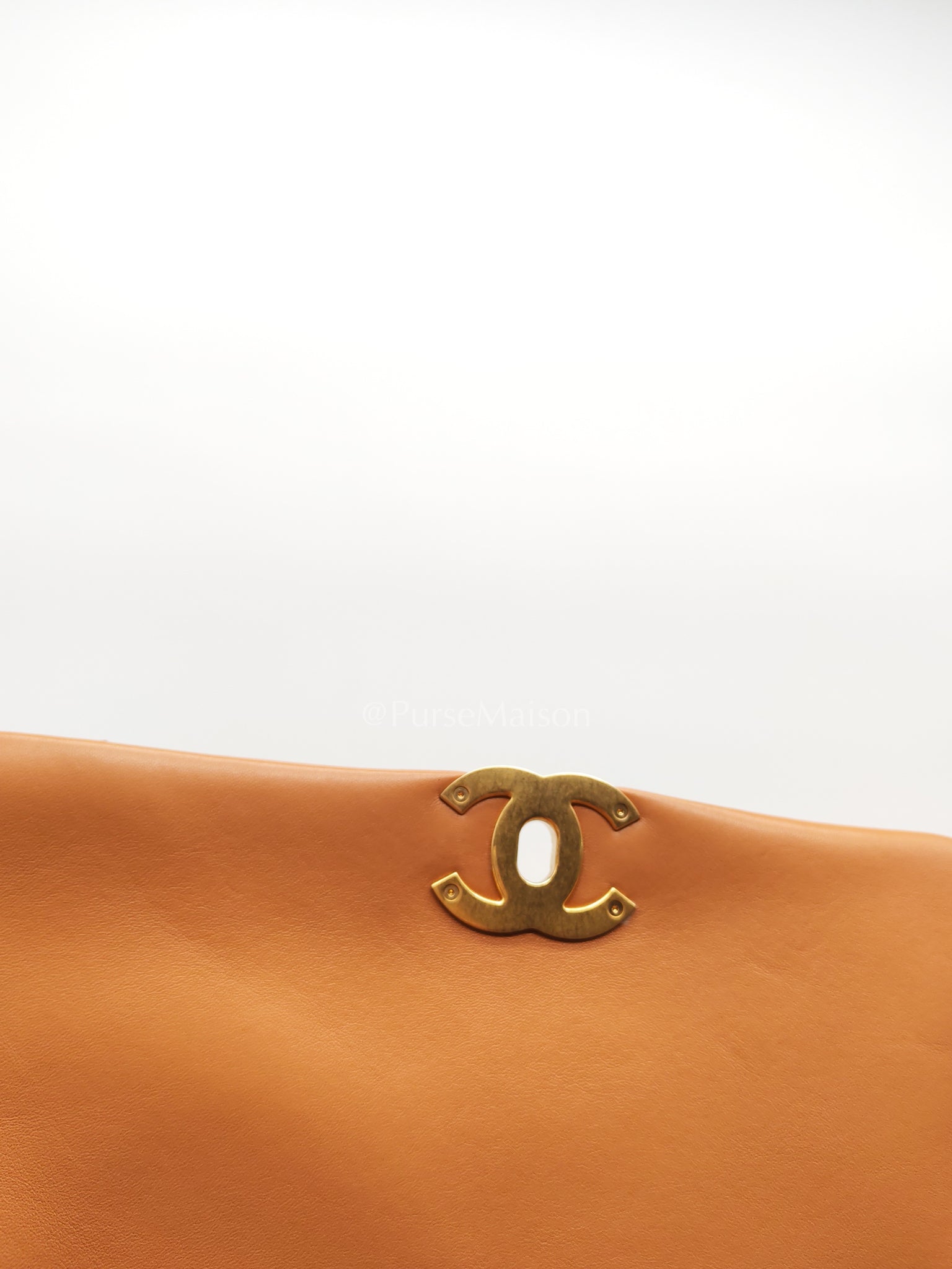 19 Maxi in Caramel Lambskin Leather and Mixed Hardware (Microchip) | Purse Maison Luxury Bags Shop