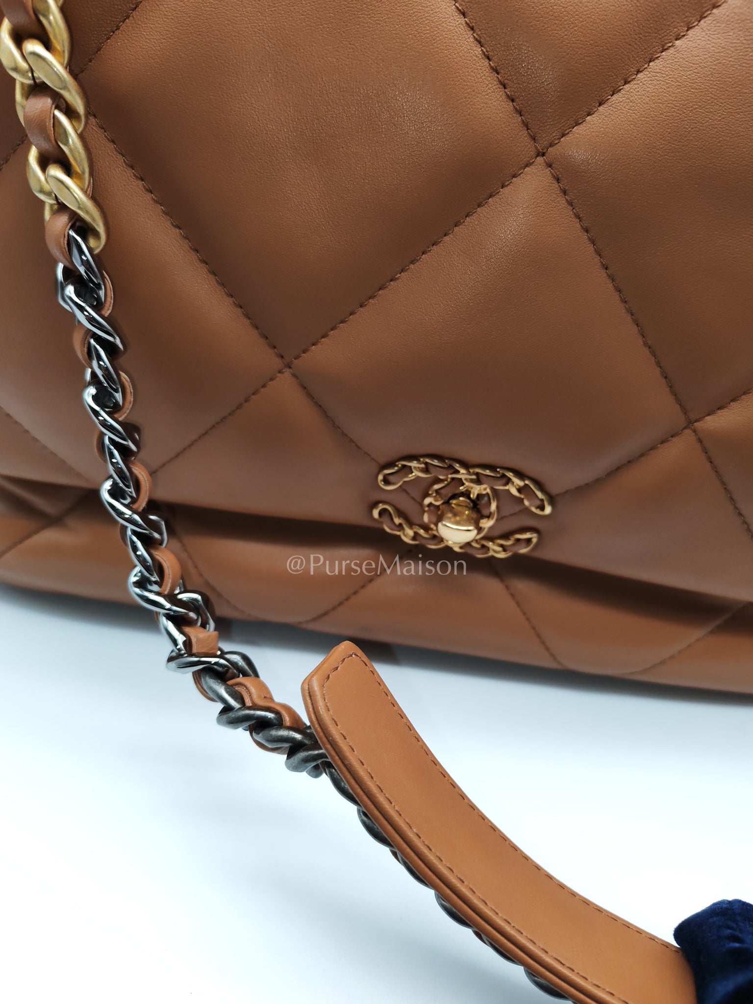 19 Maxi in Caramel Lambskin Leather and Mixed Hardware (Microchip) | Purse Maison Luxury Bags Shop