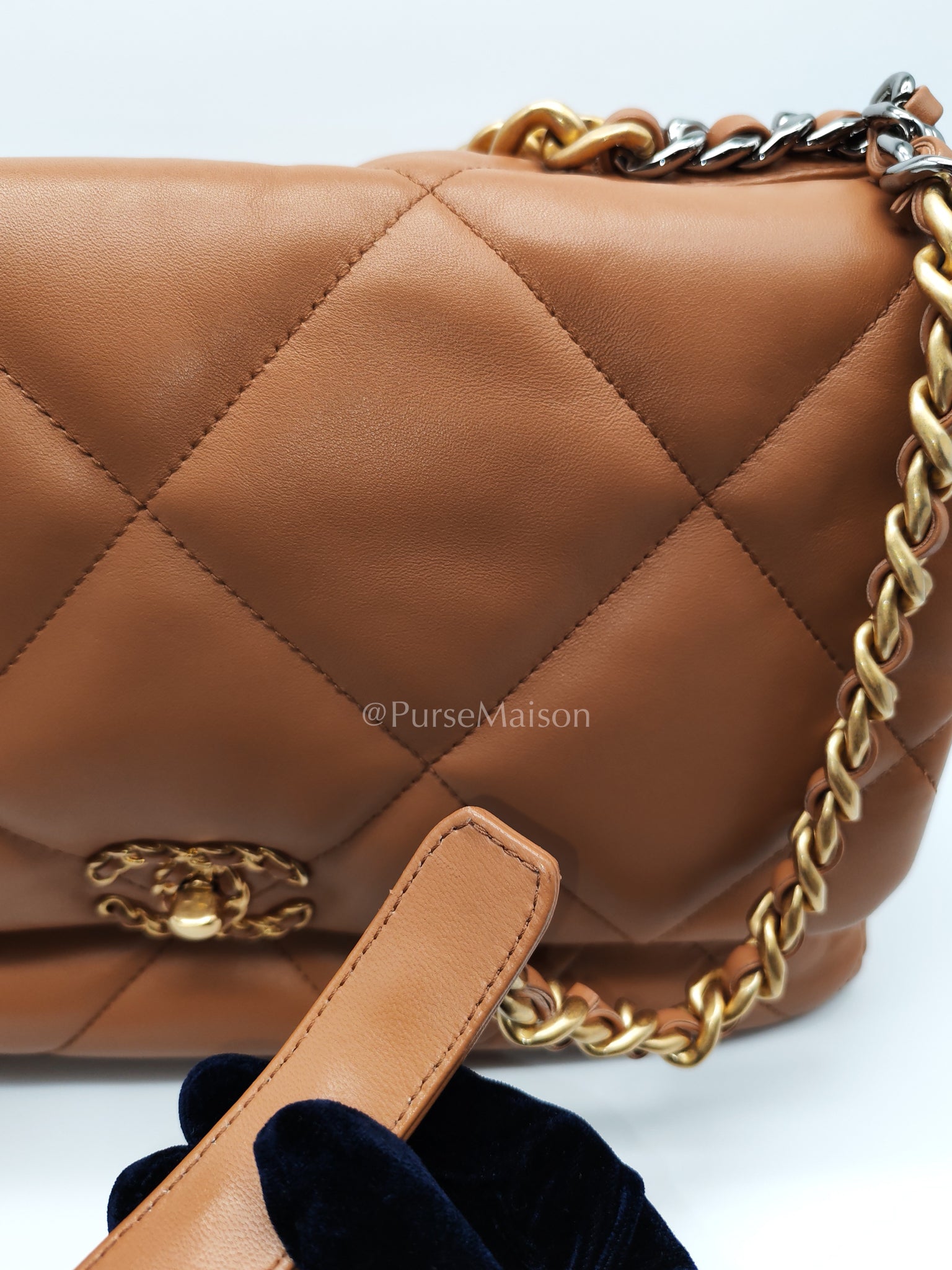 19 Maxi in Caramel Lambskin Leather and Mixed Hardware (Microchip) | Purse Maison Luxury Bags Shop