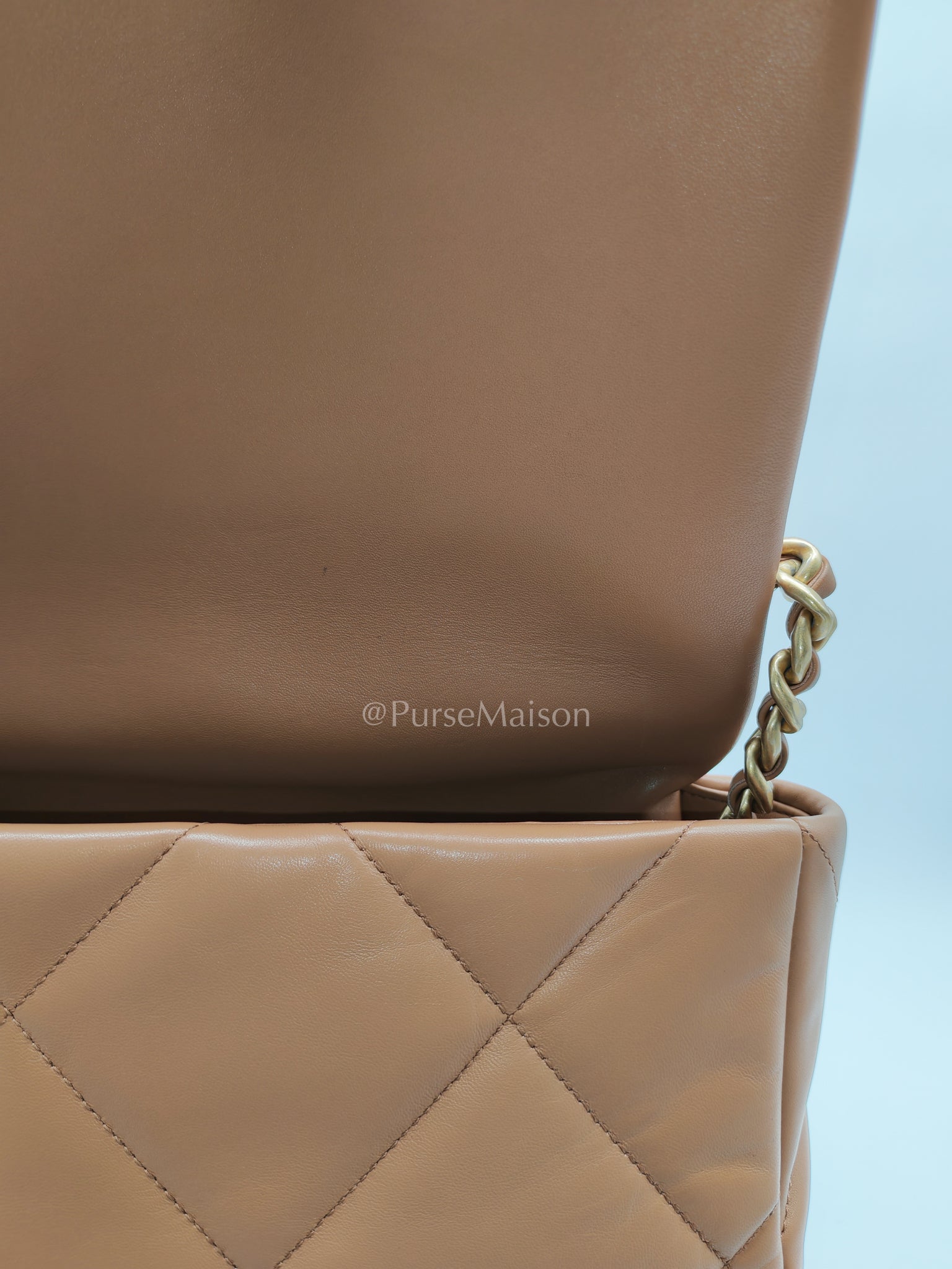 19 Maxi in Caramel Lambskin Leather and Mixed Hardware (Microchip) | Purse Maison Luxury Bags Shop