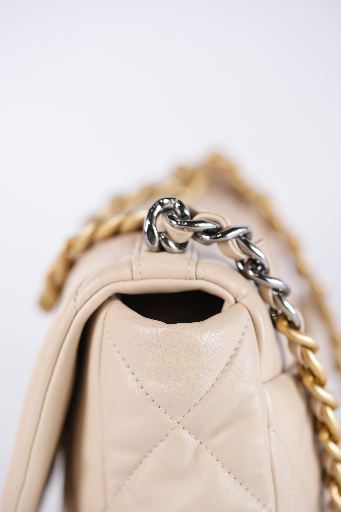 19 Medium in Beige Lambskin Leather & Mixed Hardware Microchip | Purse Maison Luxury Bags Shop