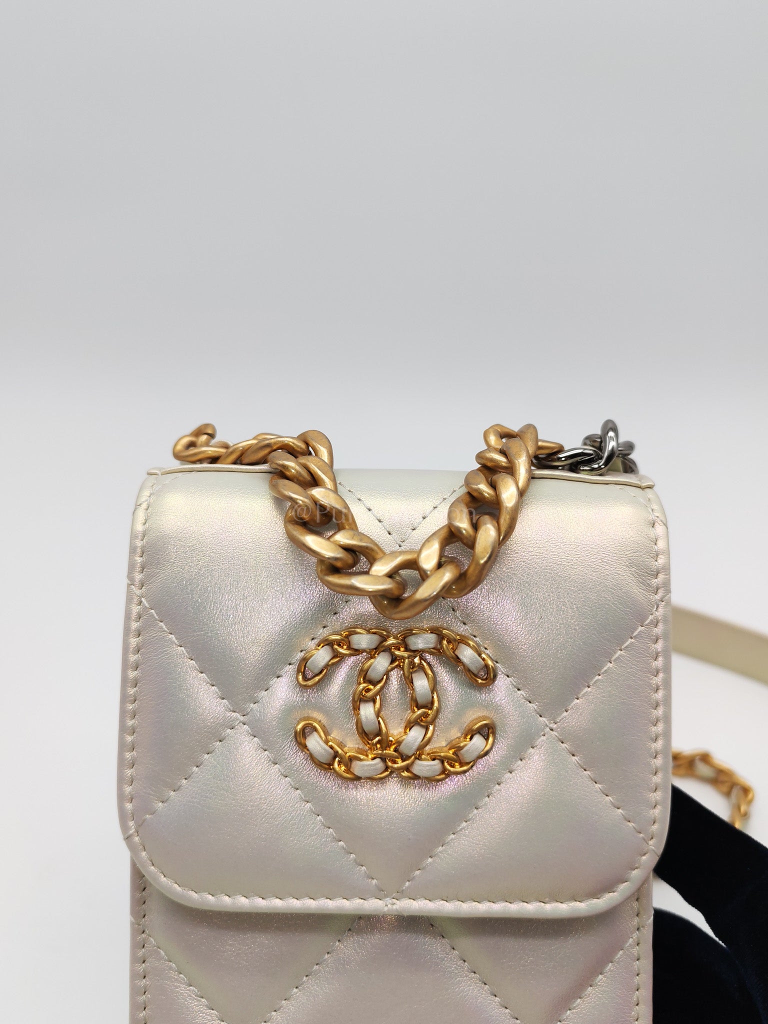 19 Phone Holder Quilted Iridescent Lambskin Leather in Mix Hardware (Series 31) | Purse Maison Luxury Bags Shop