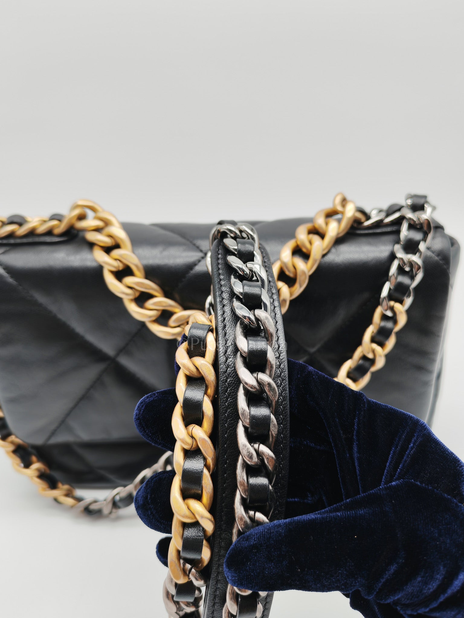 19 Small Black Lambskin Leather in Mix Hardware (Series 30) | Purse Maison Luxury Bags Shop