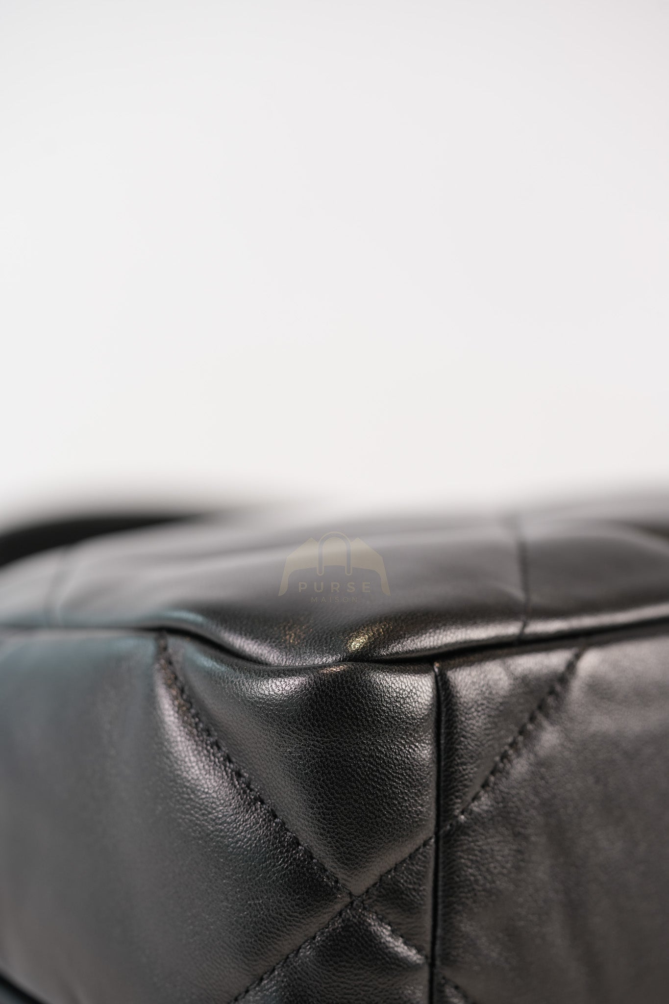 19 Small in Black Lambskin Leather & Mix Hardware Microchip | Purse Maison Luxury Bags Shop