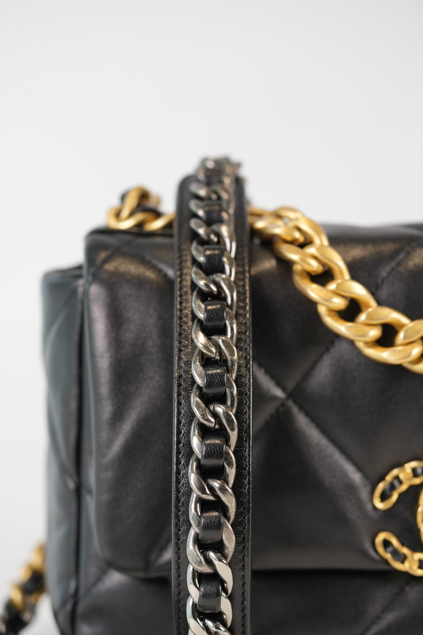 19 Small in Black Lambskin Leather & Mix Hardware Microchip | Purse Maison Luxury Bags Shop