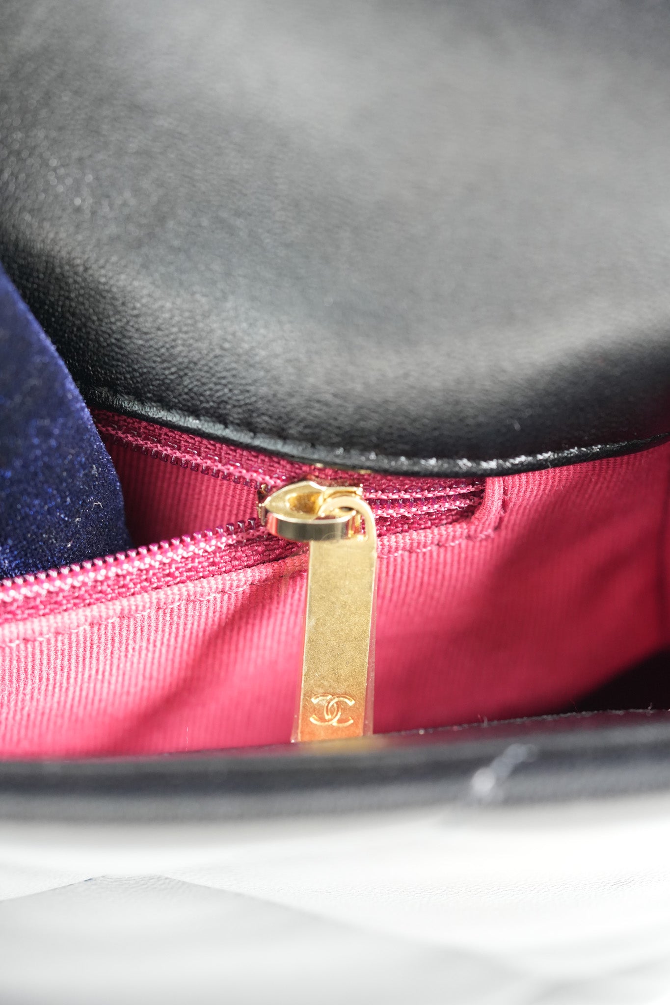 19 Small in Black Lambskin Leather & Mix Hardware Microchip | Purse Maison Luxury Bags Shop