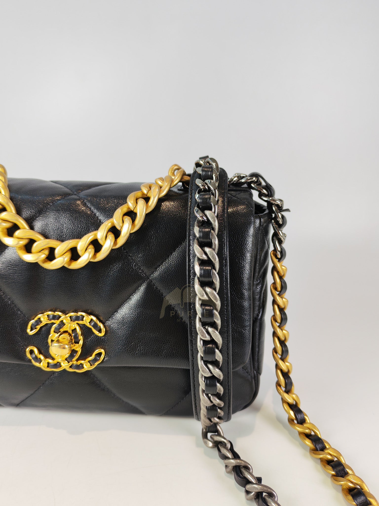 19 Small in Black Lambskin Leather & Mixed Hardware Series 29 | Purse Maison Luxury Bags Shop