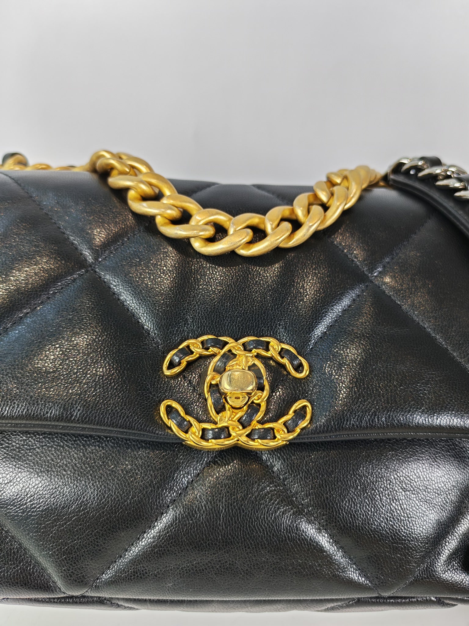 19 Small in Black Lambskin Leather & Mixed Hardware Series 29 | Purse Maison Luxury Bags Shop