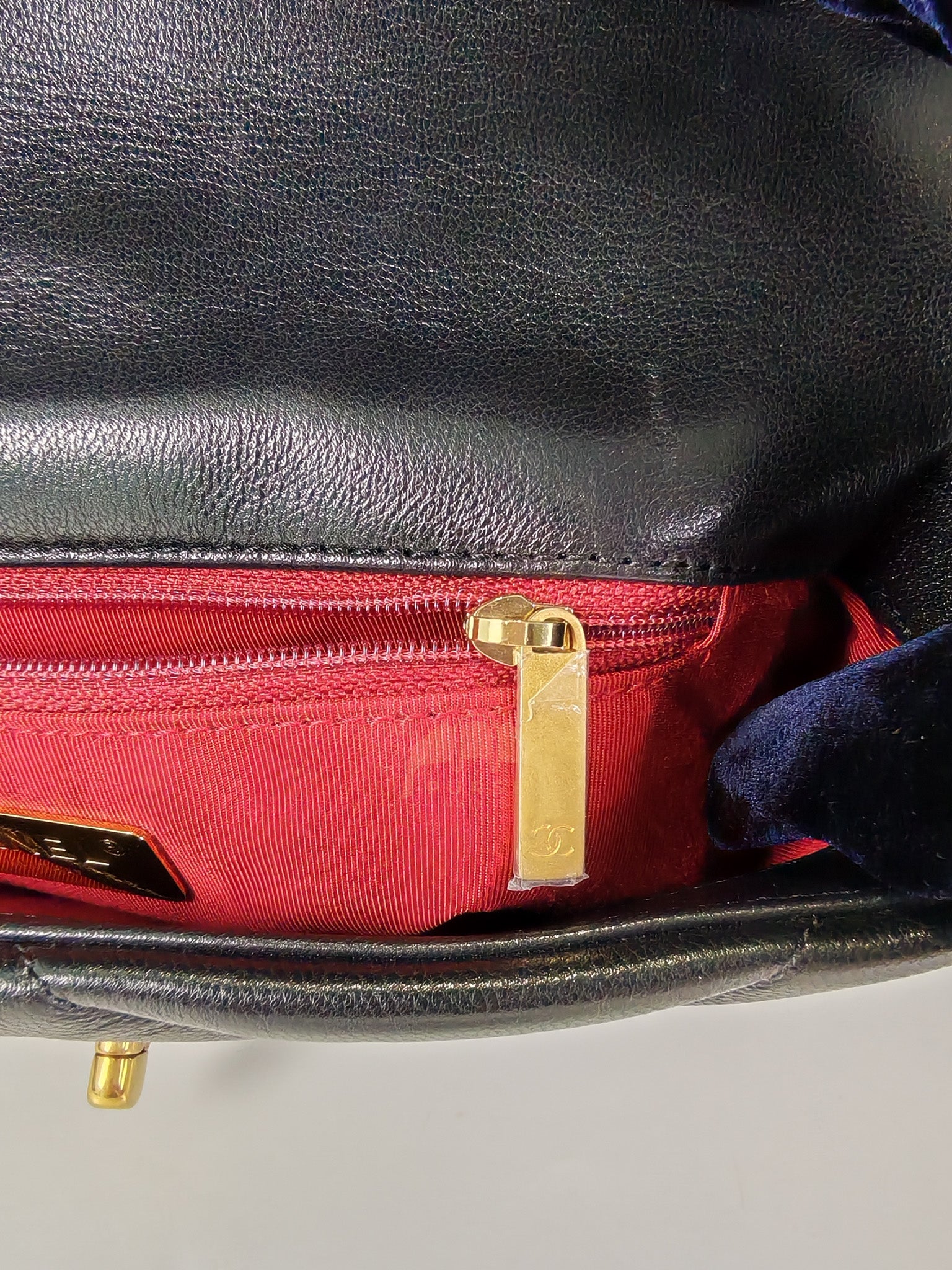 19 Small in Black Lambskin Leather & Mixed Hardware Series 29 | Purse Maison Luxury Bags Shop