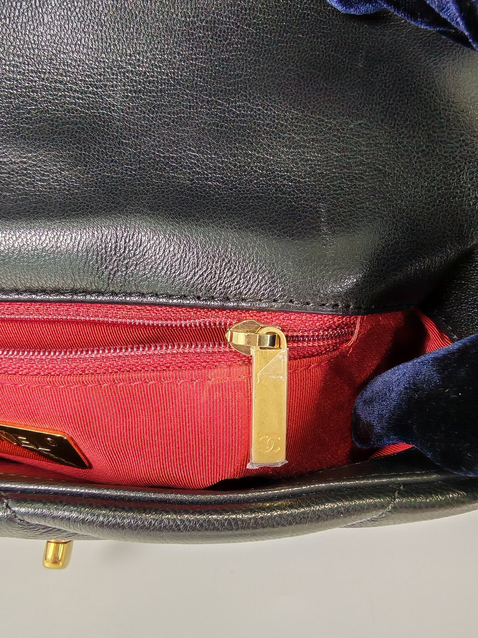 19 Small in Black Lambskin Leather & Mixed Hardware Series 29 | Purse Maison Luxury Bags Shop