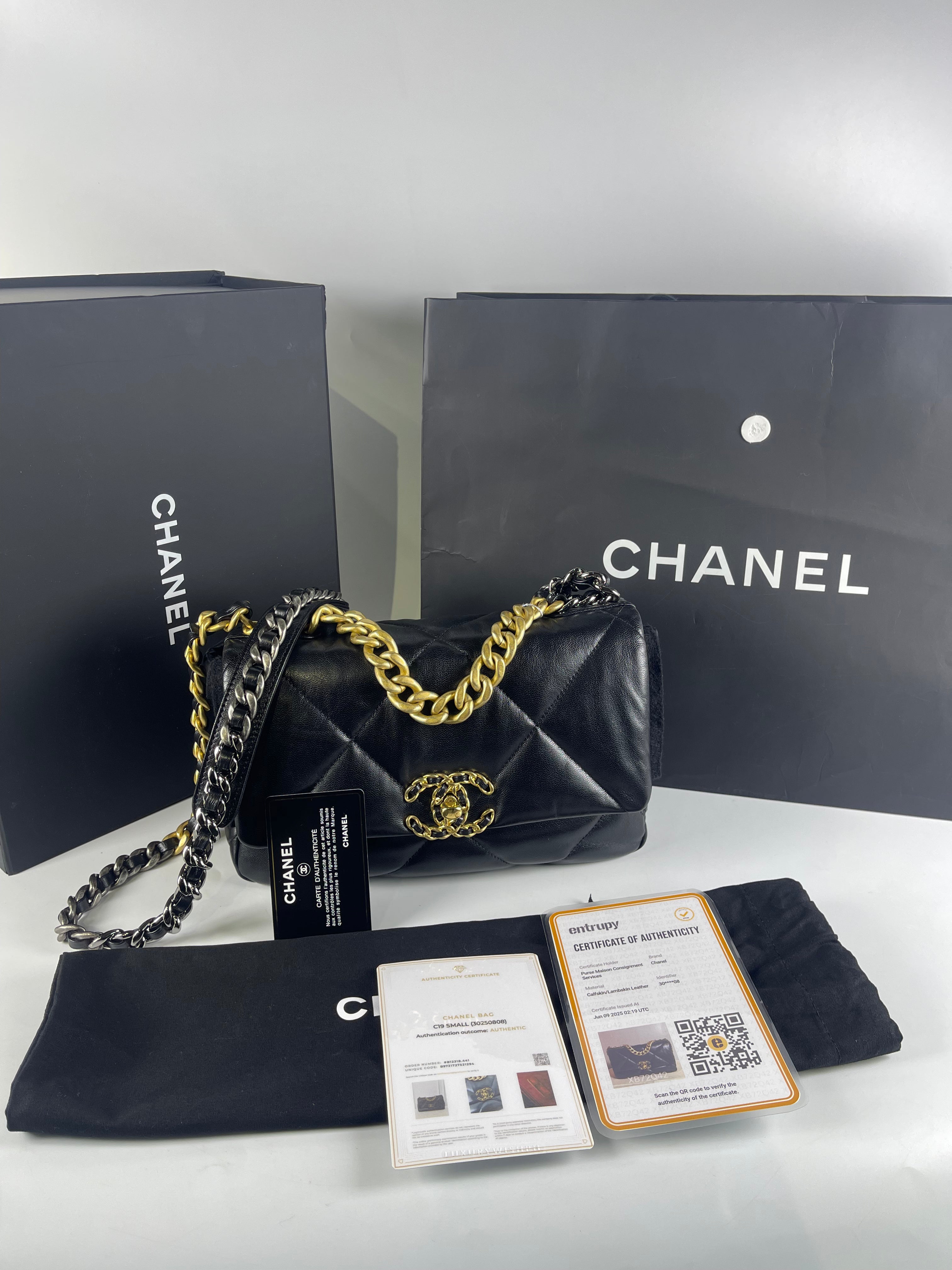 19 Small in Black Quilted Lambskin Leather in Mix Hardware Series 30 | Purse Maison Luxury Bags Shop
