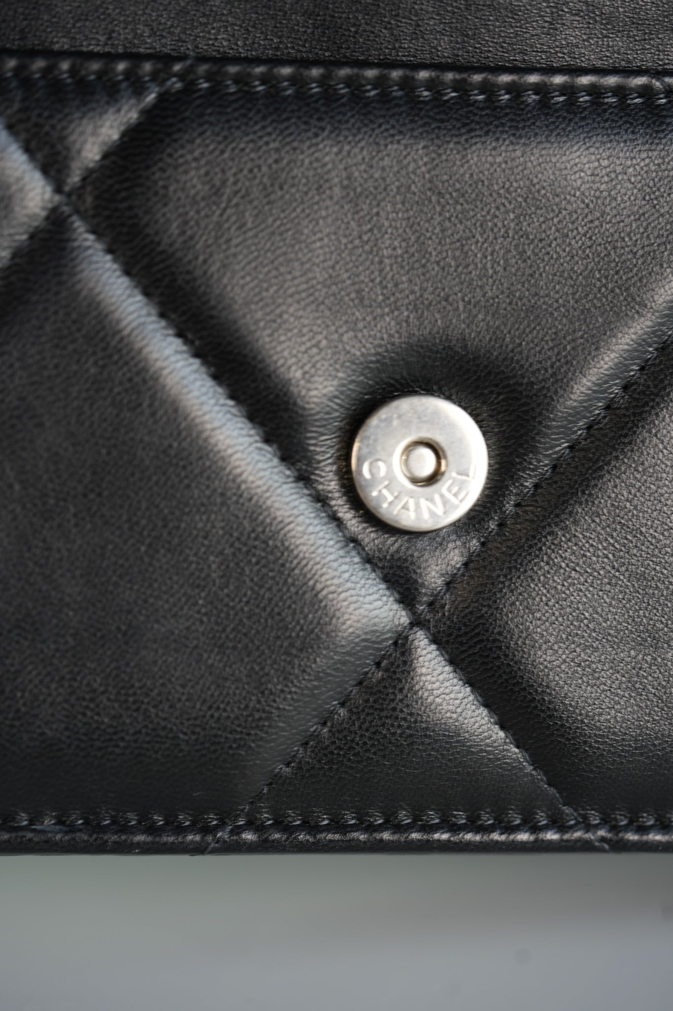 19 Wallet on Chain in Black Lambskin & Mix Hardware (Microchip) | Purse Maison Luxury Bags Shop