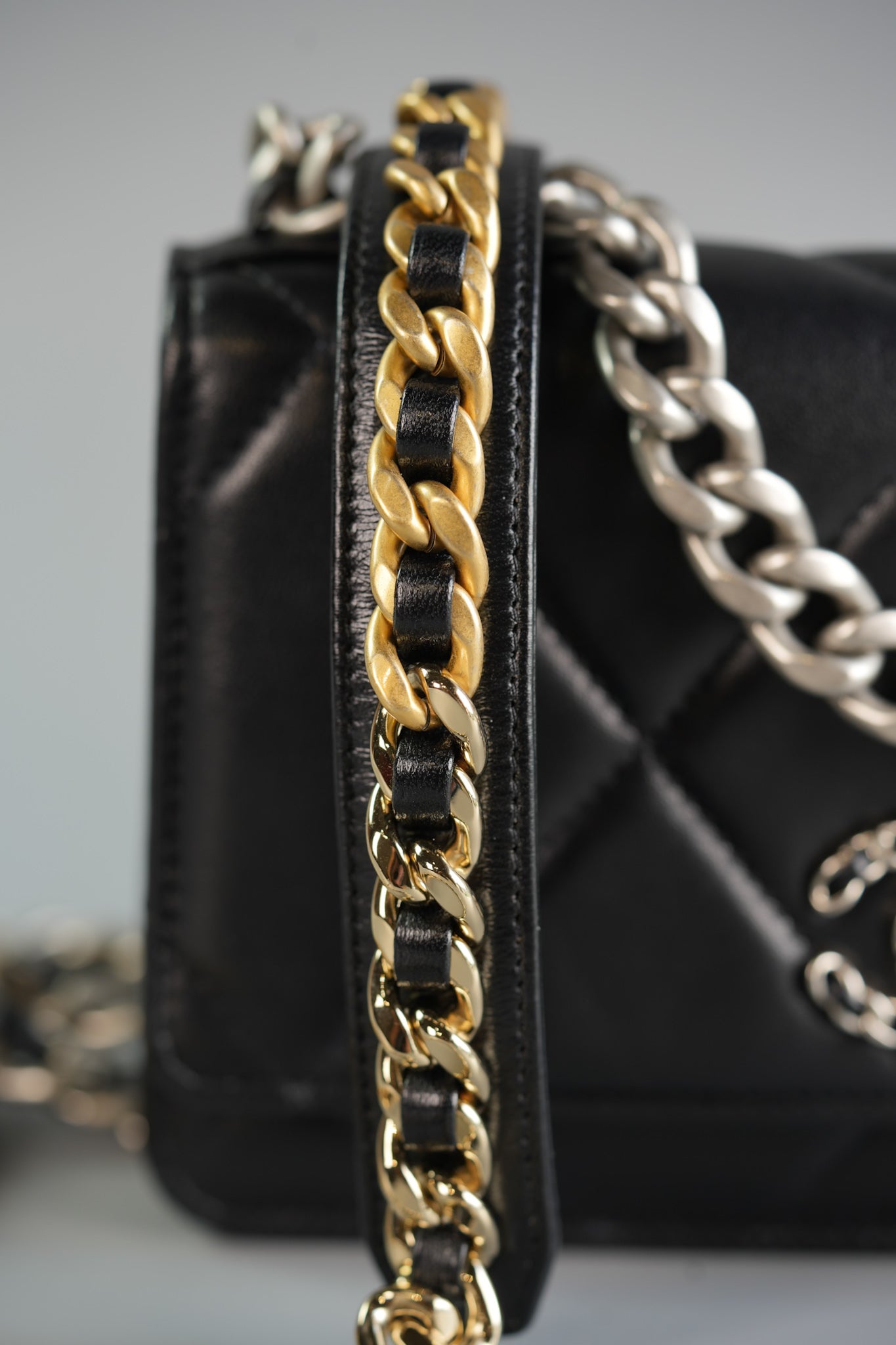 19 Wallet on Chain in Black Lambskin & Mix Hardware (Microchip) | Purse Maison Luxury Bags Shop