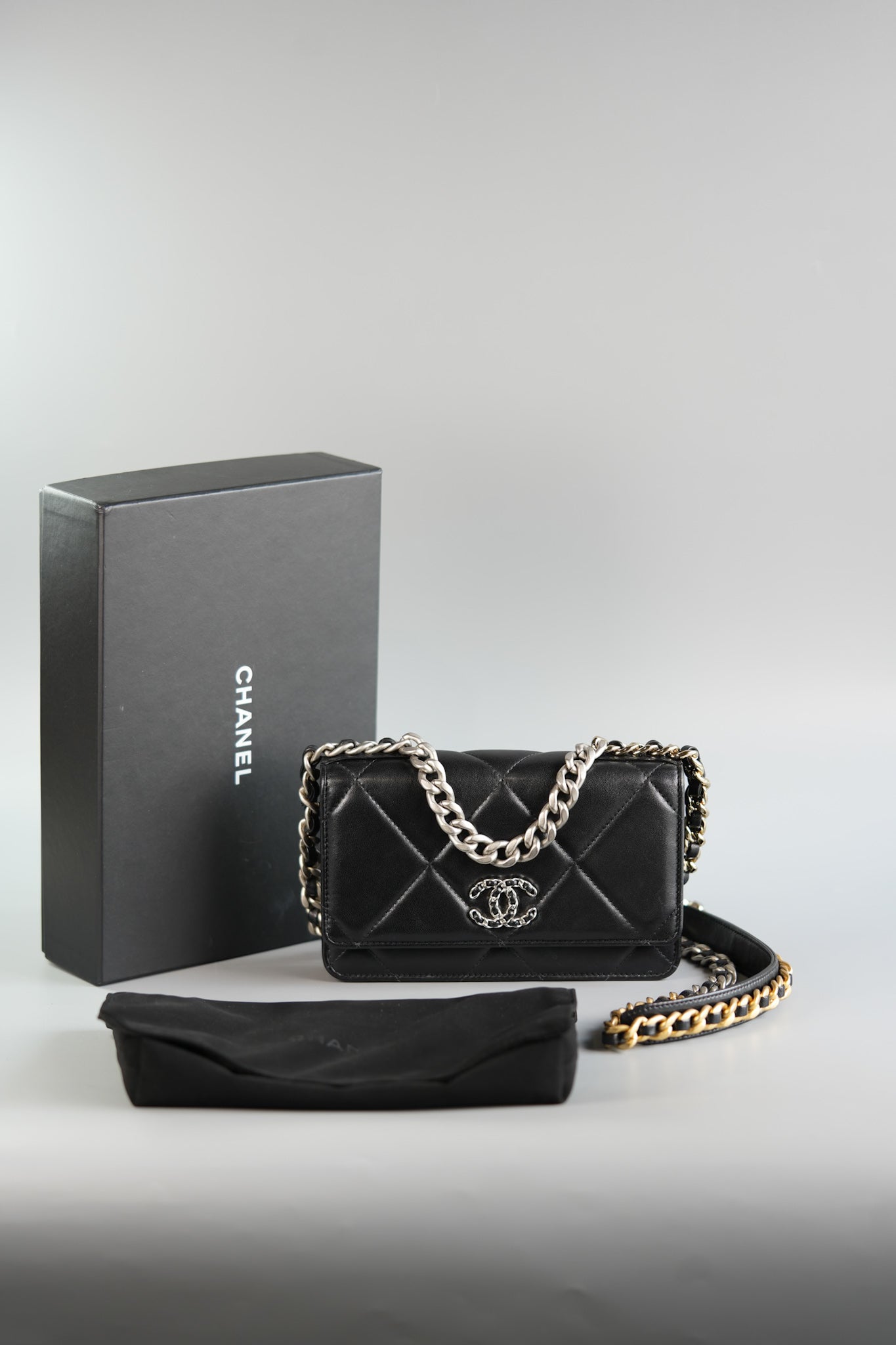 19 Wallet on Chain in Black Lambskin & Mix Hardware (Microchip) | Purse Maison Luxury Bags Shop