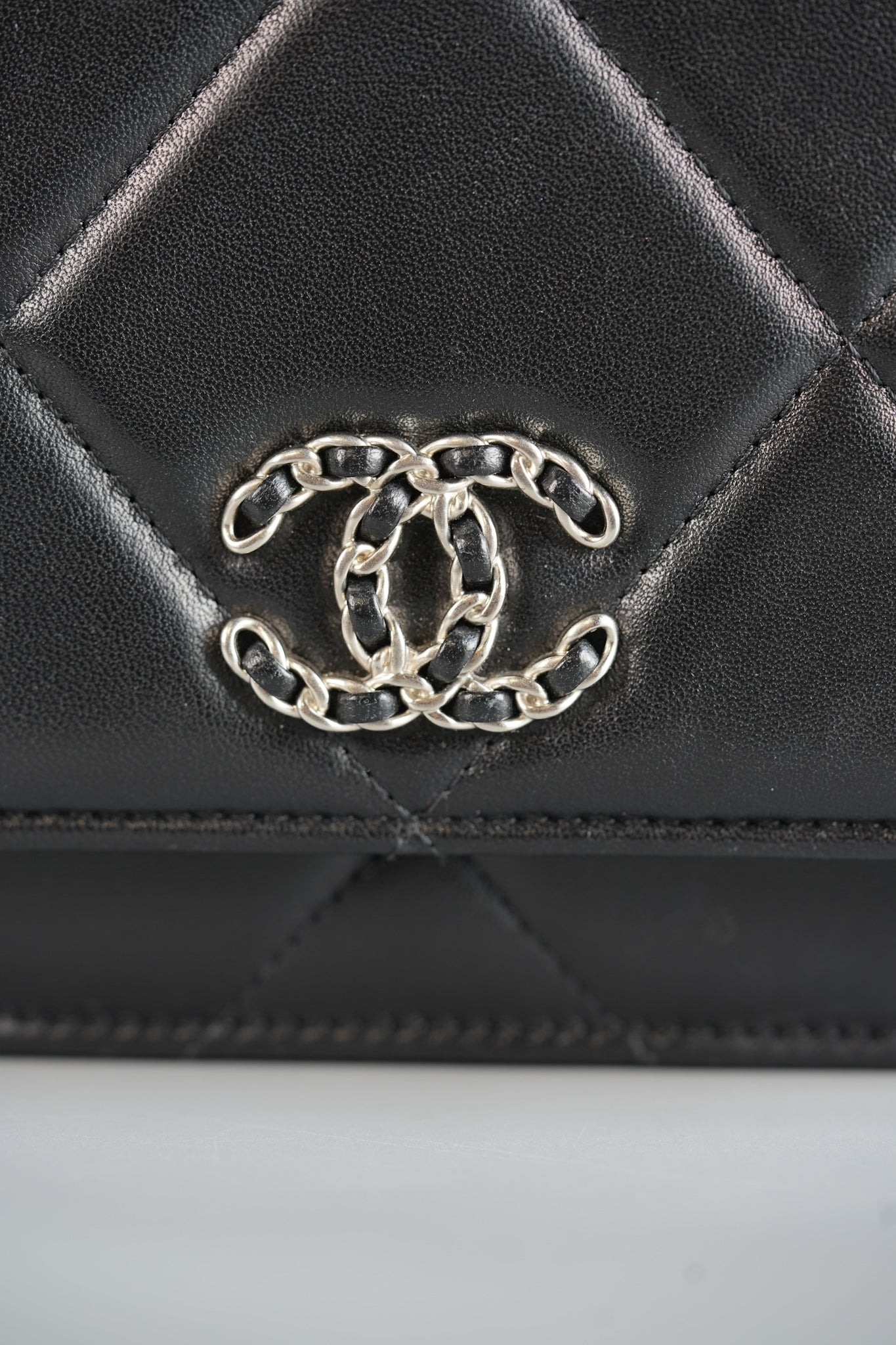 19 Wallet on Chain in Black Lambskin & Mix Hardware (Microchip) | Purse Maison Luxury Bags Shop